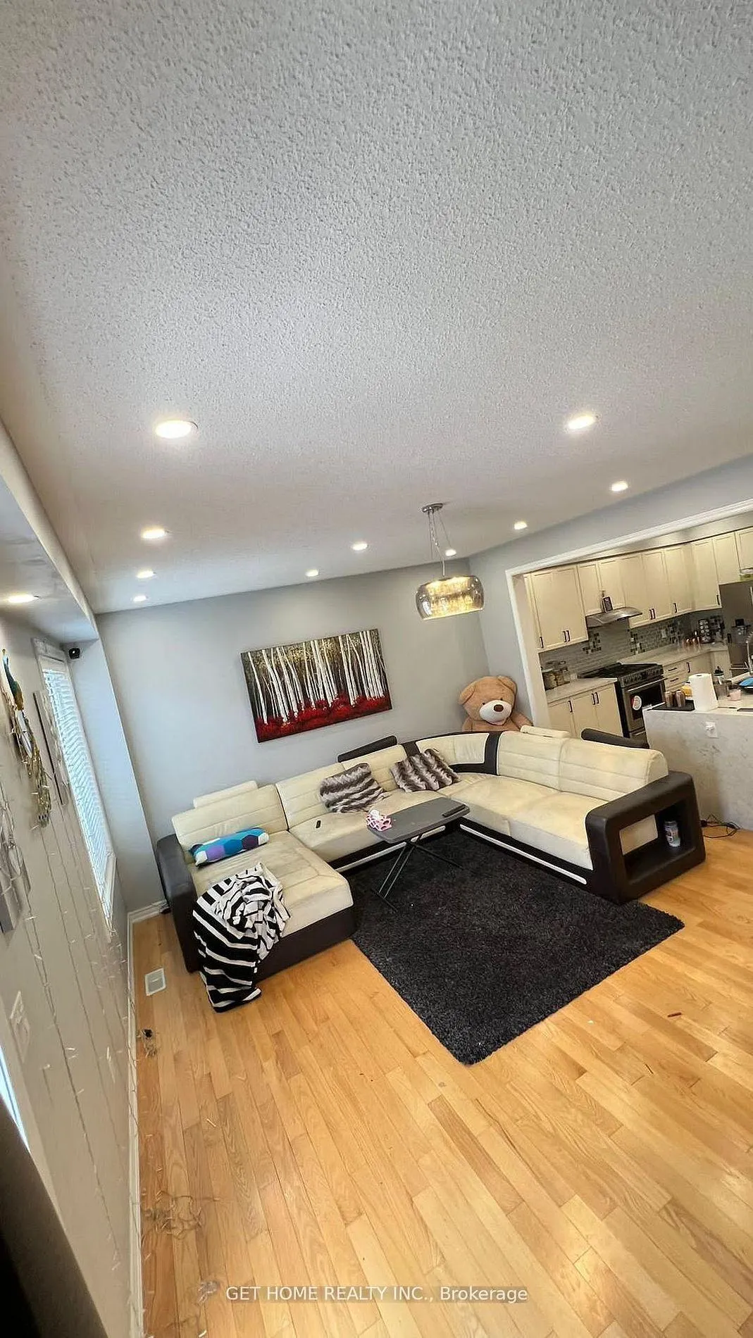 Photo 6 of 20 Swanton Road W, Brampton, Credit Valley — HOMEH