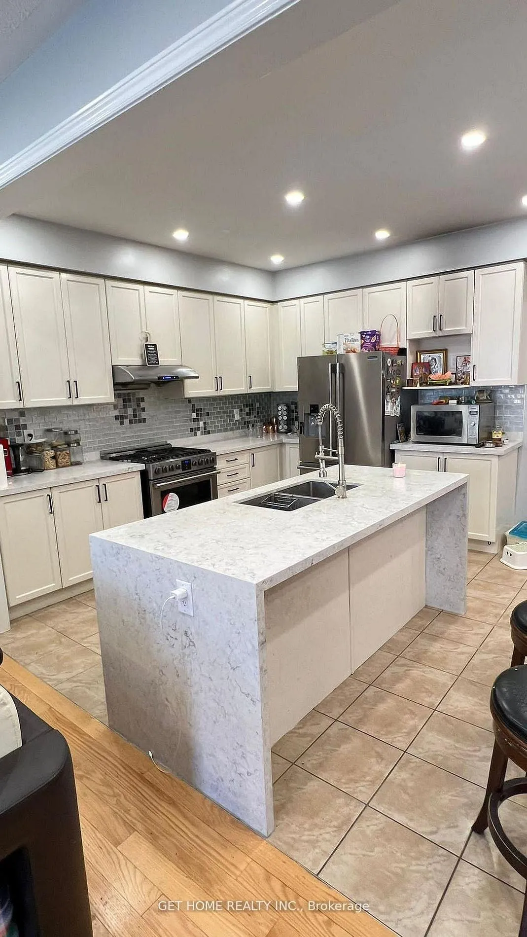 Photo 9 of 20 Swanton Road W, Brampton, Credit Valley — HOMEH