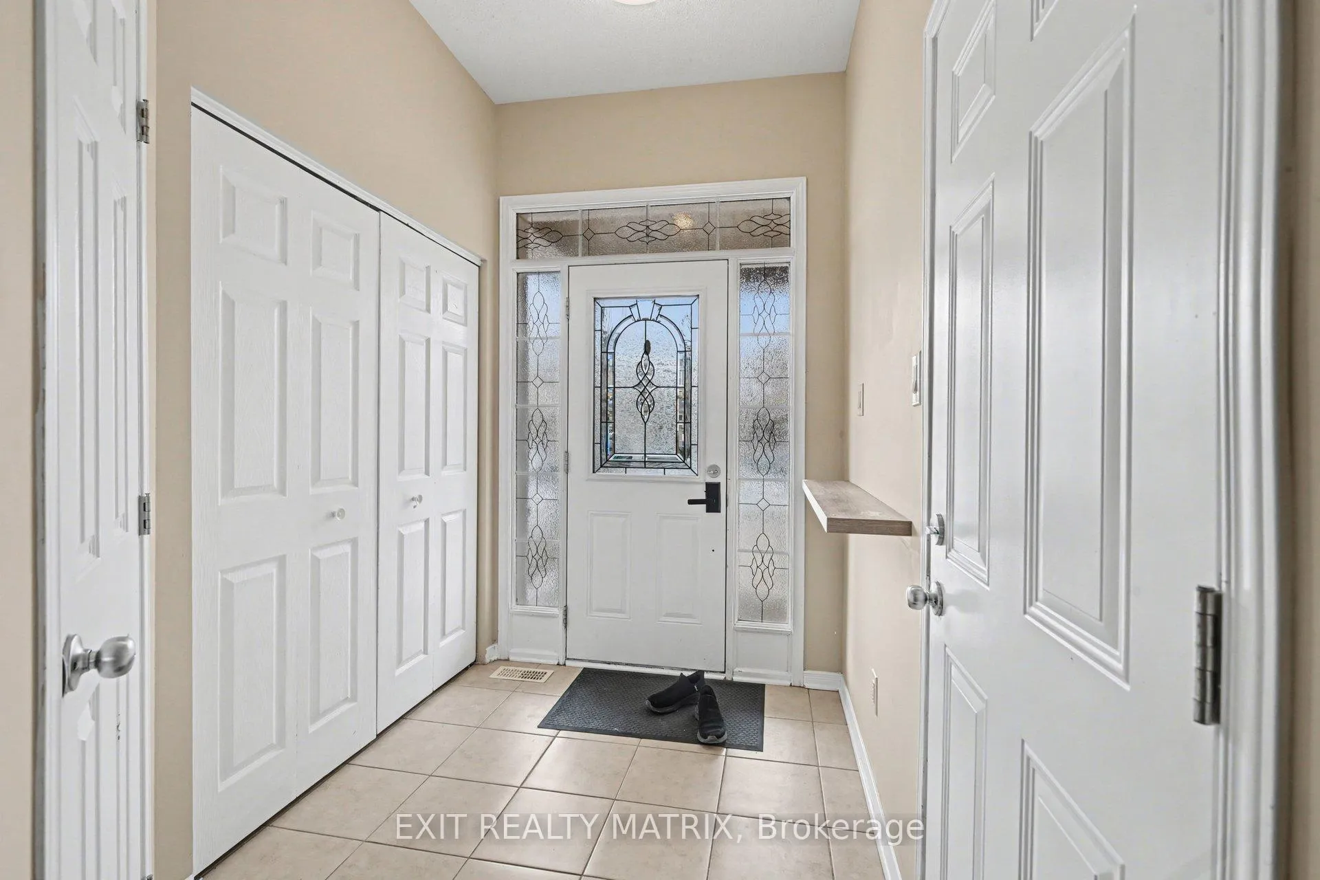 Photo 4 of 233 Losino Crescent, Ottawa, Kanata - Emerald Meadows/Trailwest — HOMEH