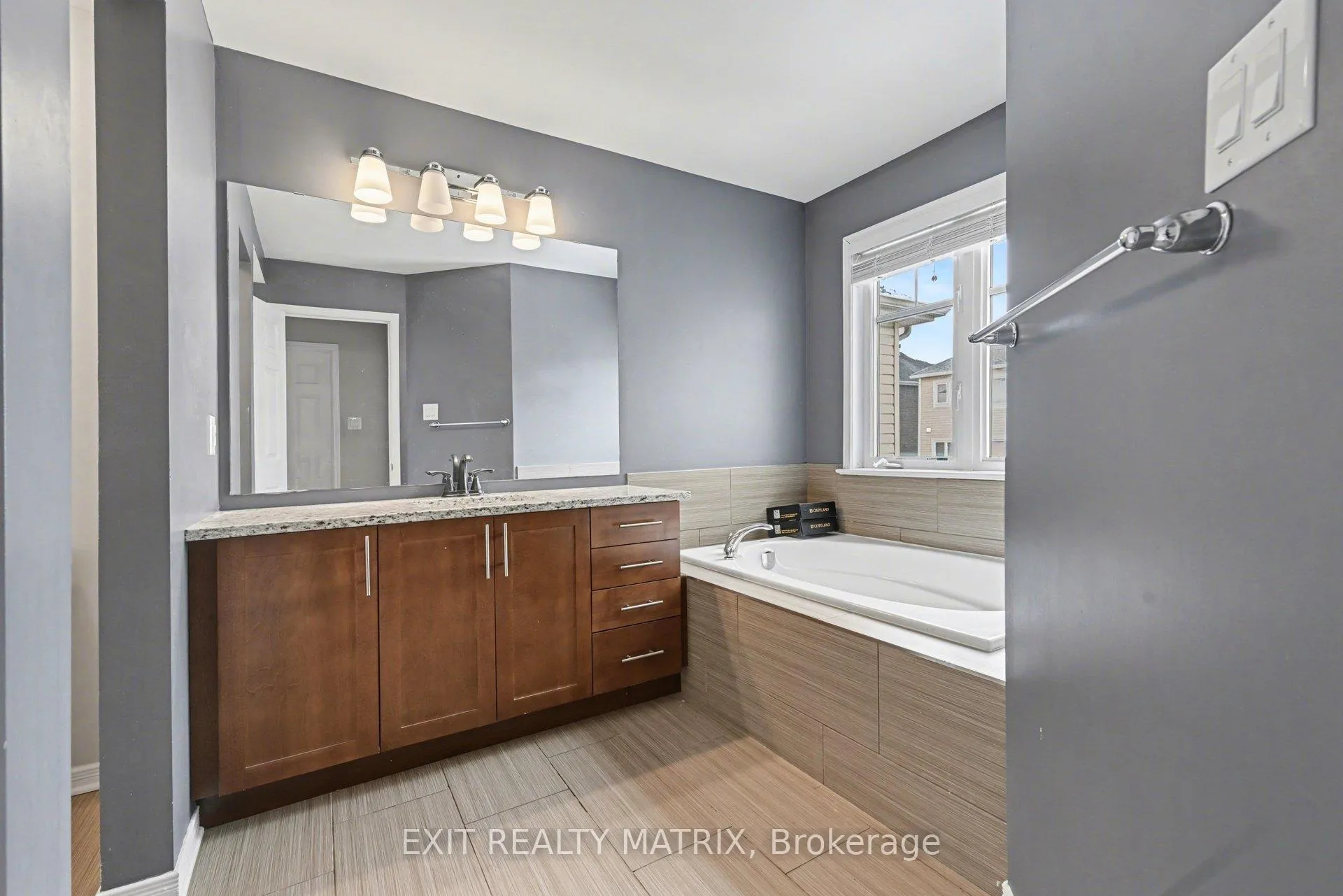 Photo 17 of 233 Losino Crescent, Ottawa, Kanata - Emerald Meadows/Trailwest — HOMEH