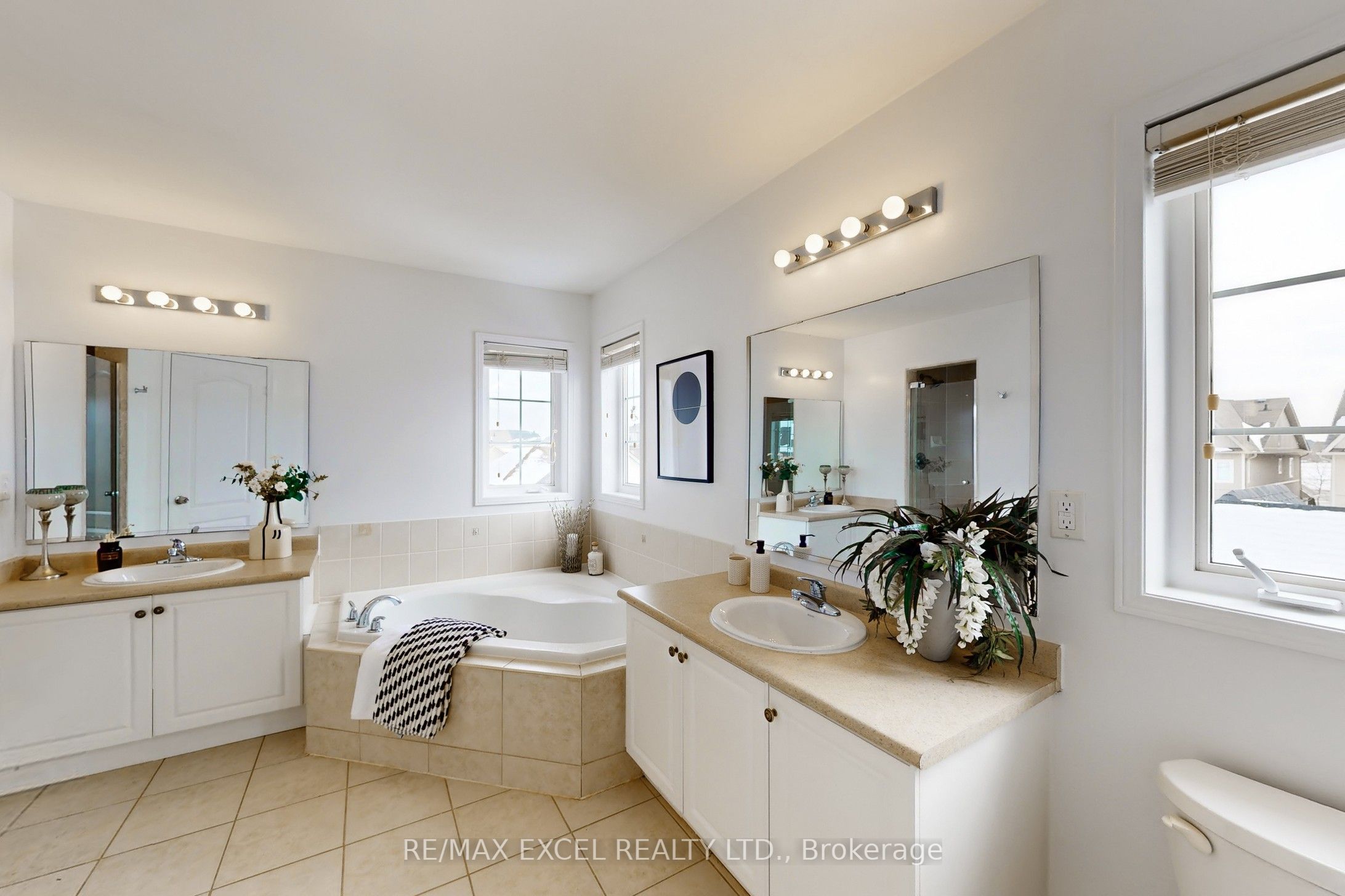 Photo 19 of 43 Evaridge Drive, Markham, Cornell — HOMEH