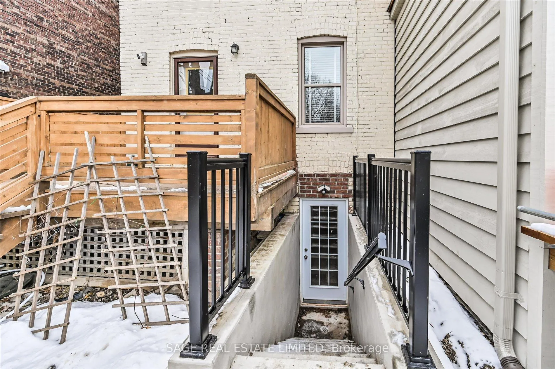 Photo 2 of Unit Lower, 91 Hogarth Avenue, Toronto, North Riverdale — HOMEH