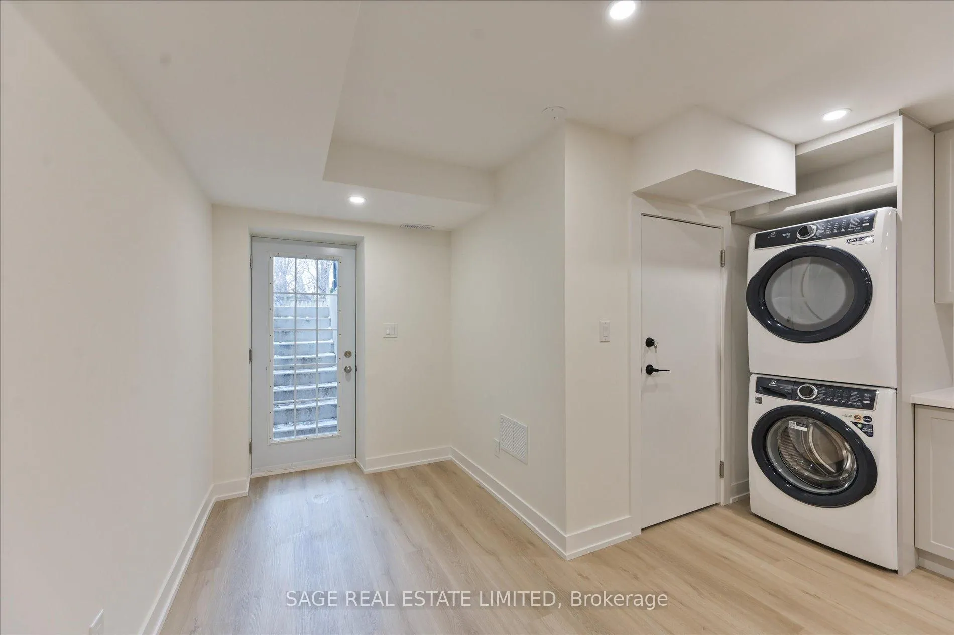 Photo 3 of Unit Lower, 91 Hogarth Avenue, Toronto, North Riverdale — HOMEH