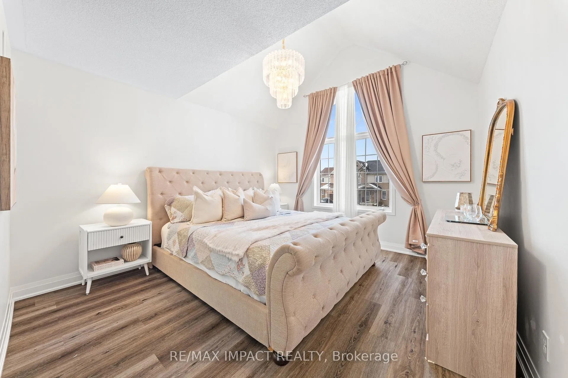 Photo 12 of 735 Brasswinds Trail N, Oshawa, Pinecrest — HOMEH