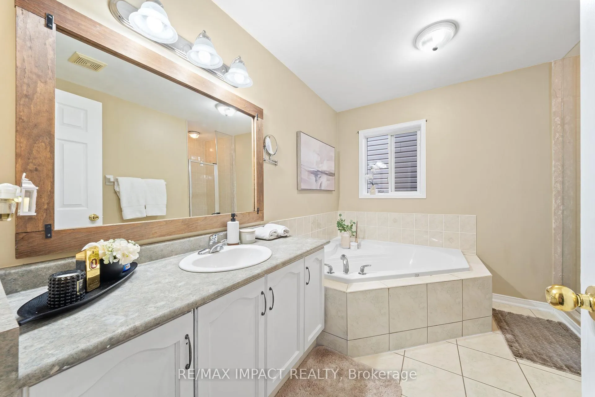 Photo 14 of 735 Brasswinds Trail N, Oshawa, Pinecrest — HOMEH