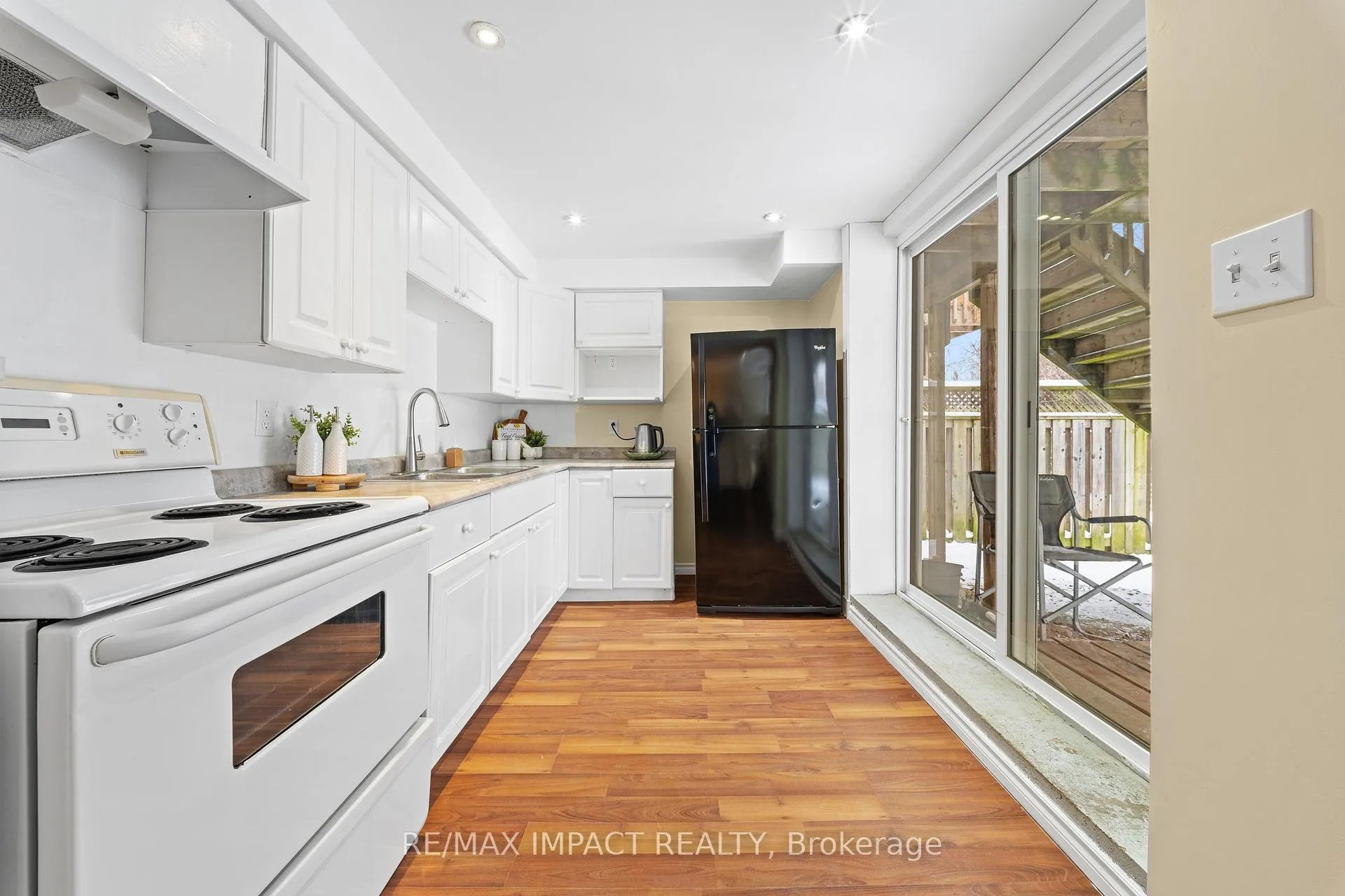 Photo 23 of 735 Brasswinds Trail N, Oshawa, Pinecrest — HOMEH