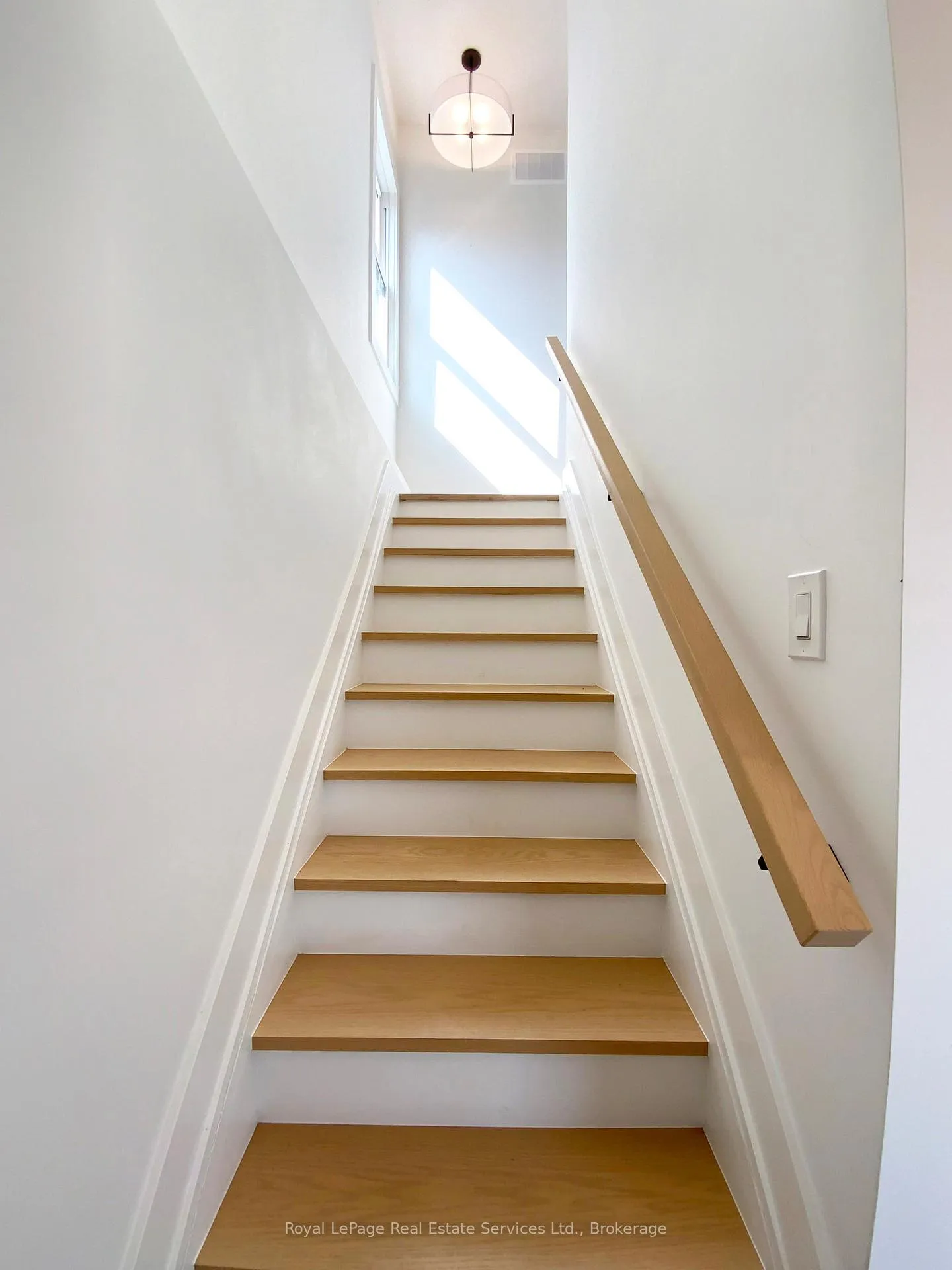 Photo 11 of Unit Main & Second Floor, 94 West 32nd Street, Hamilton, Westcliffe — HOMEH