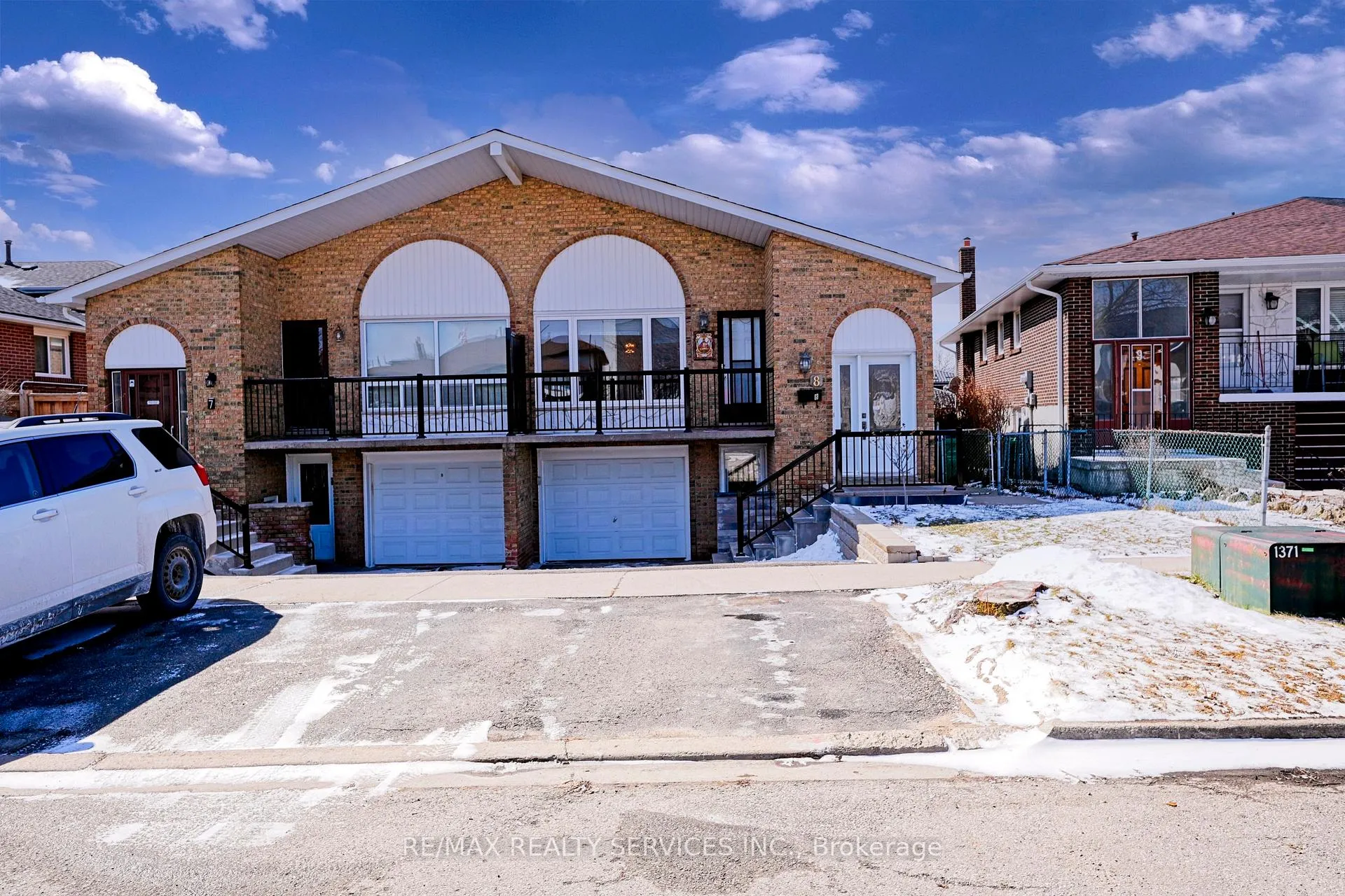 Photo 2 of 8 Cheryl Court, Brampton, Brampton North — HOMEH