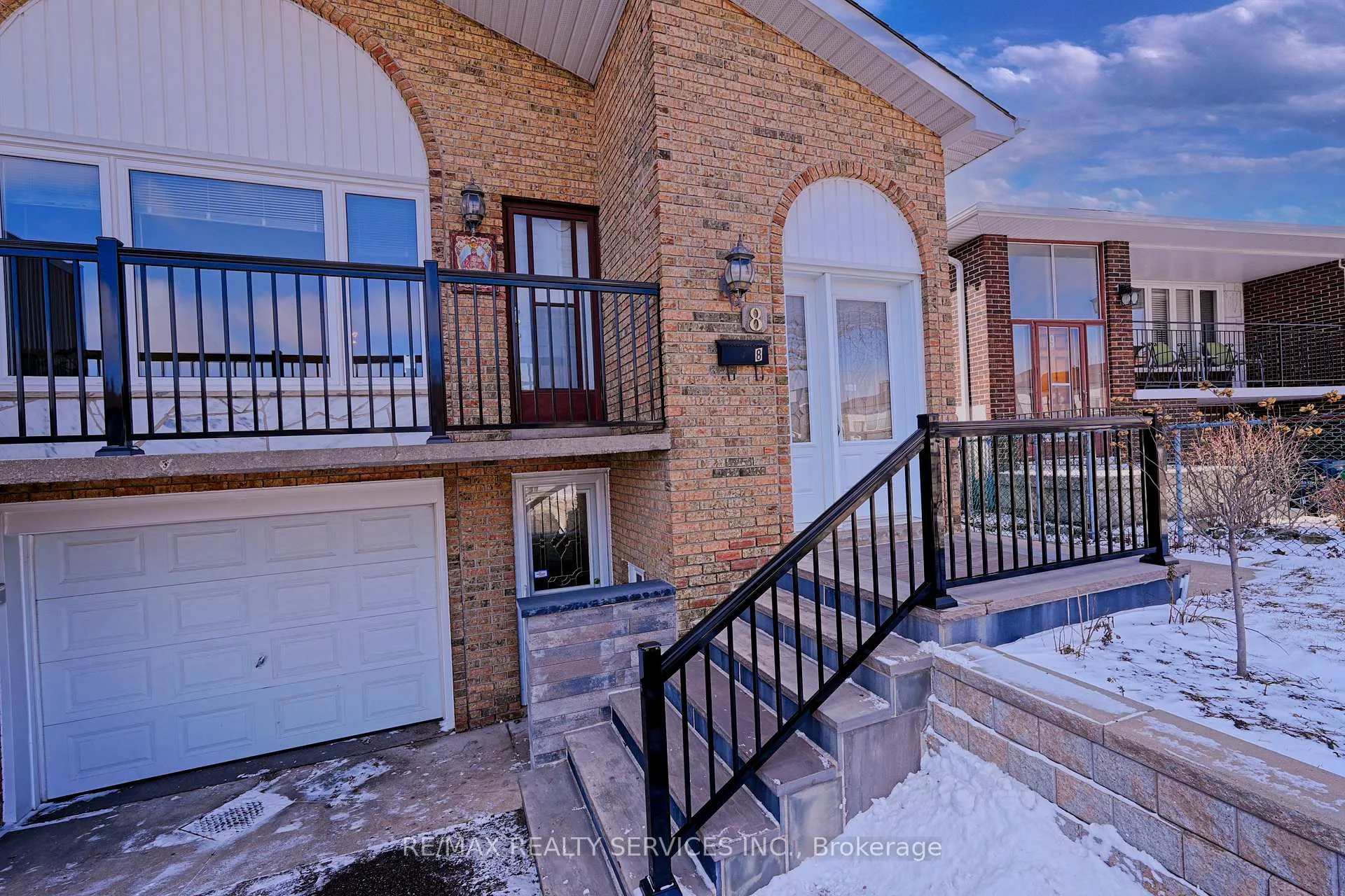 Photo 4 of 8 Cheryl Court, Brampton, Brampton North — HOMEH