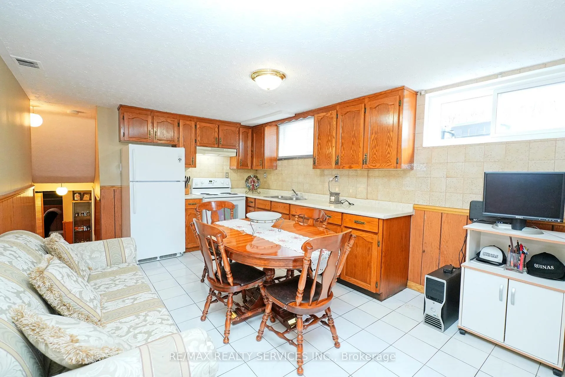 Photo 33 of 8 Cheryl Court, Brampton, Brampton North — HOMEH