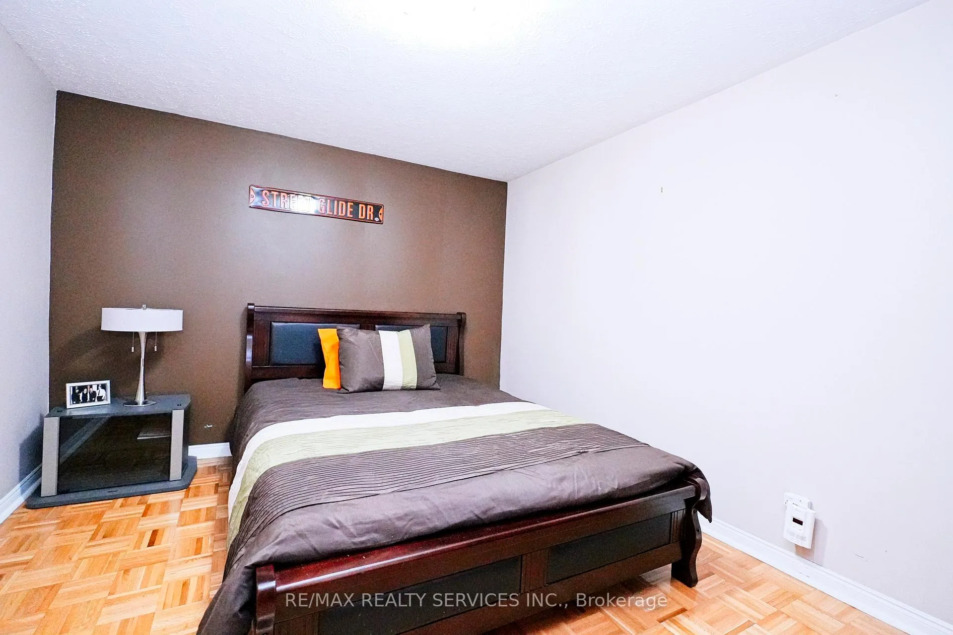 Photo 38 of 8 Cheryl Court, Brampton, Brampton North — HOMEH
