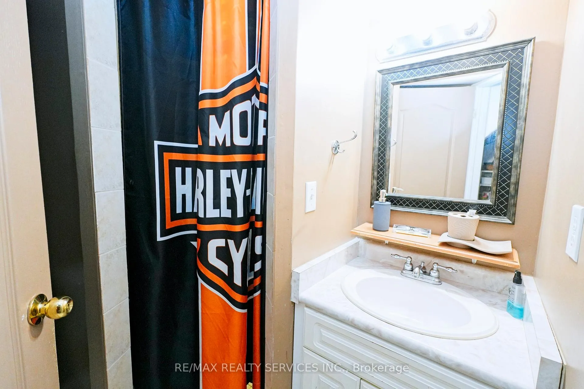 Photo 41 of 8 Cheryl Court, Brampton, Brampton North — HOMEH