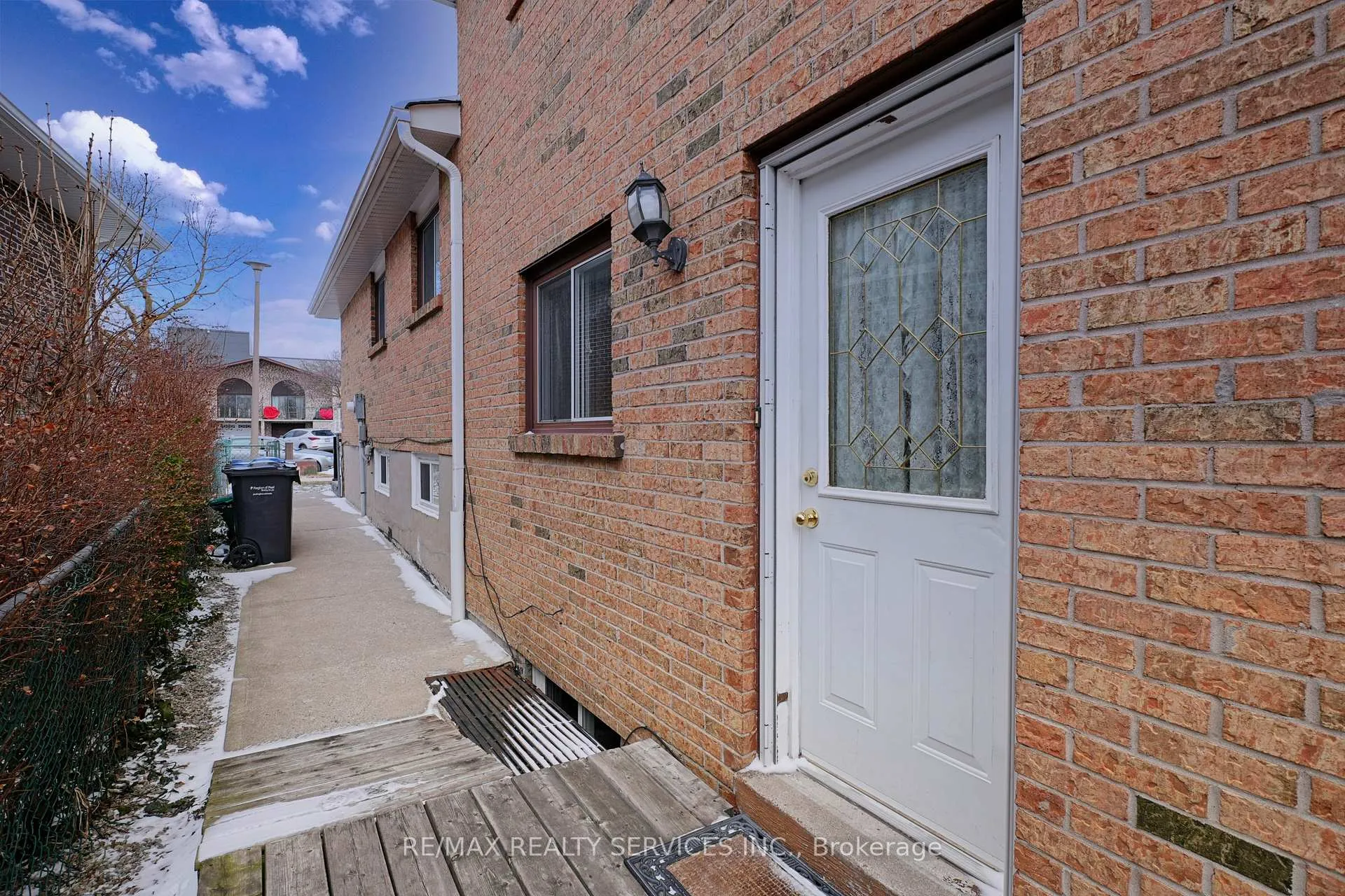 Photo 44 of 8 Cheryl Court, Brampton, Brampton North — HOMEH