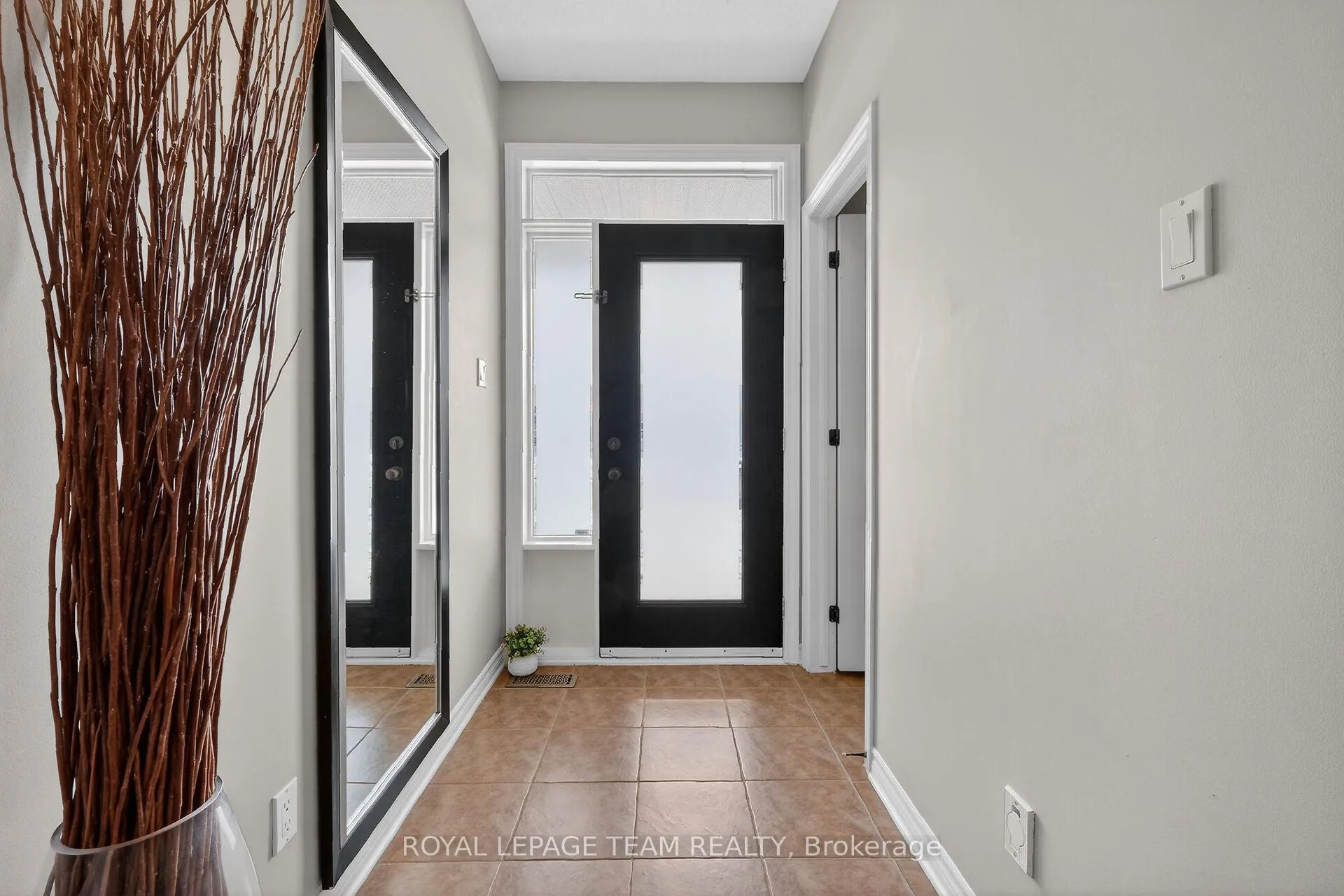 Photo 3 of 100 Shepody Circle, Ottawa, Blossom Park/Kemp Park/Findlay Creek — HOMEH