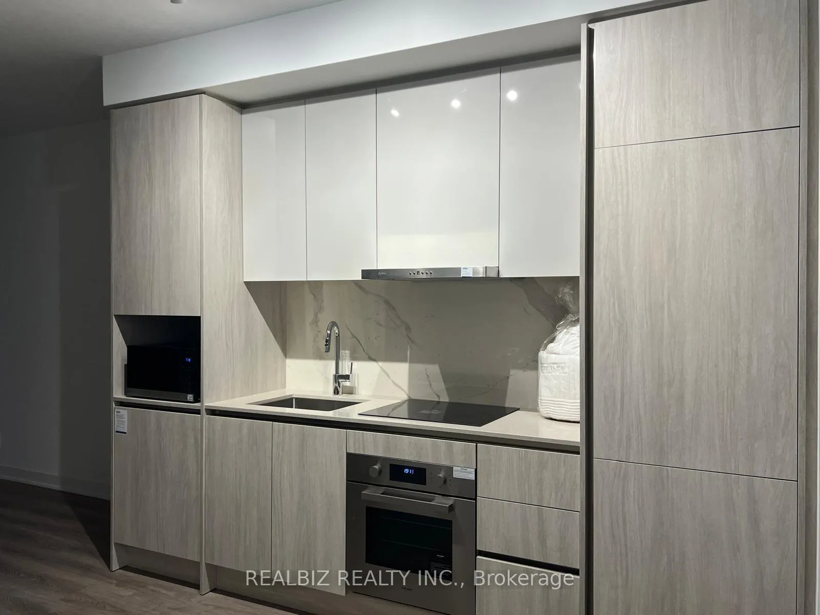 Photo 2 of Unit 1010, 180 Front Street E, Toronto, Moss Park — HOMEH