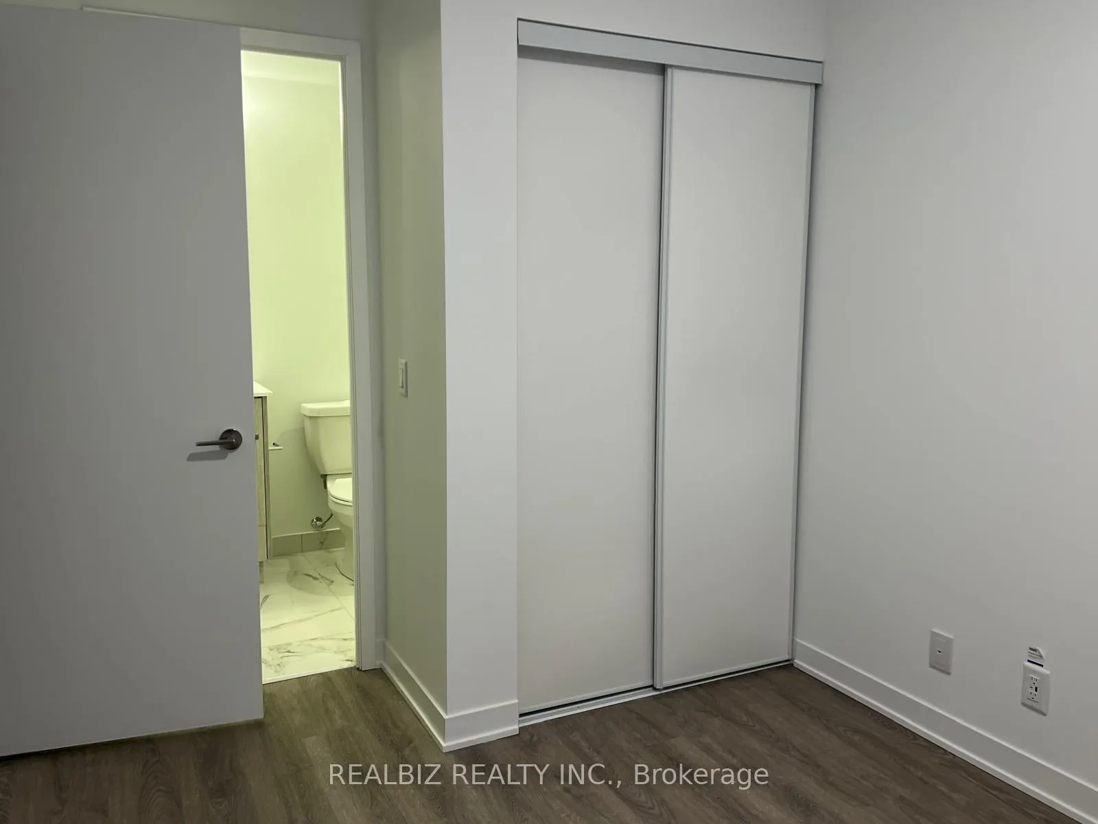 Photo 6 of Unit 1010, 180 Front Street E, Toronto, Moss Park — HOMEH