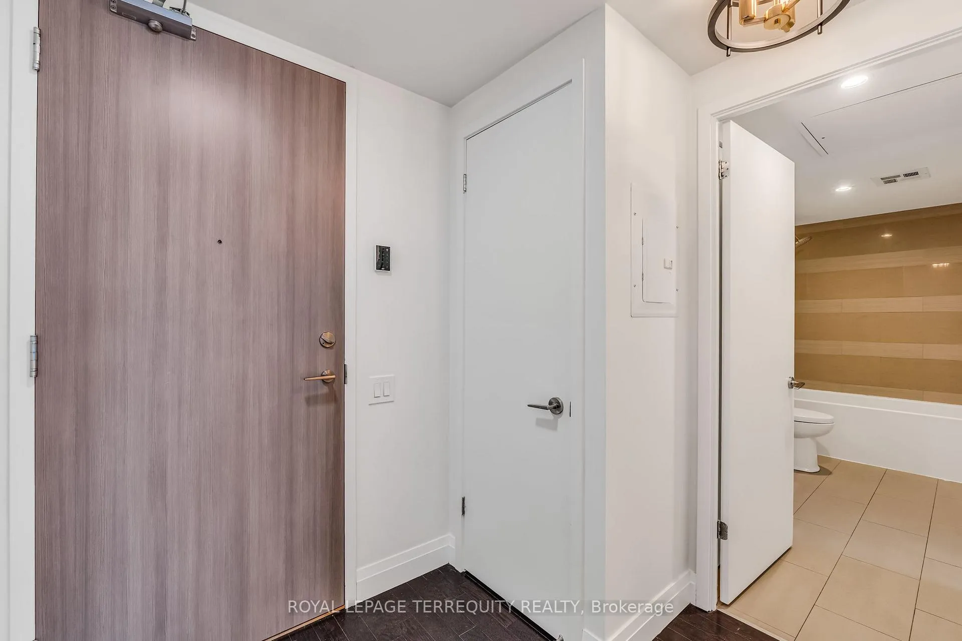 Photo 3 of Unit 2401, 390 Cherry Street, Toronto, Waterfront Communities — HOMEH