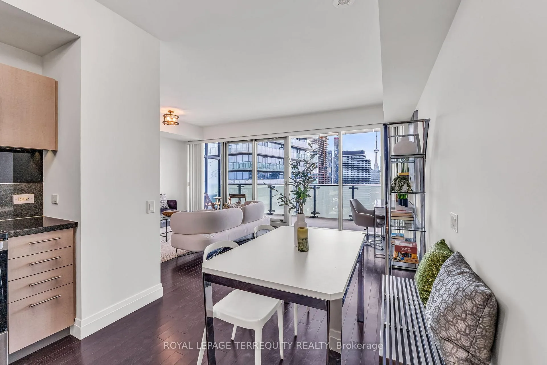 Photo 9 of Unit 2401, 390 Cherry Street, Toronto, Waterfront Communities — HOMEH