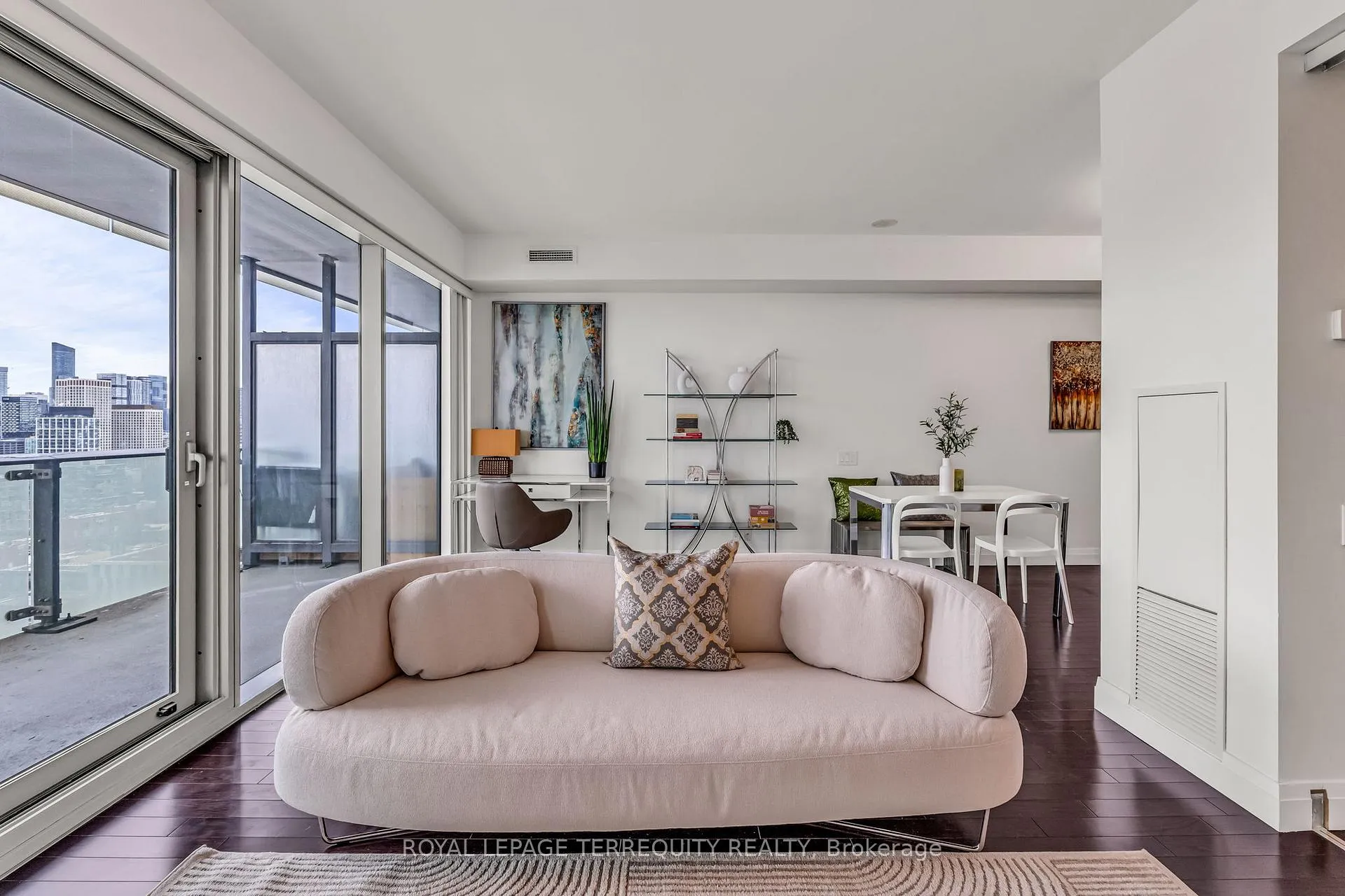 Photo 15 of Unit 2401, 390 Cherry Street, Toronto, Waterfront Communities — HOMEH
