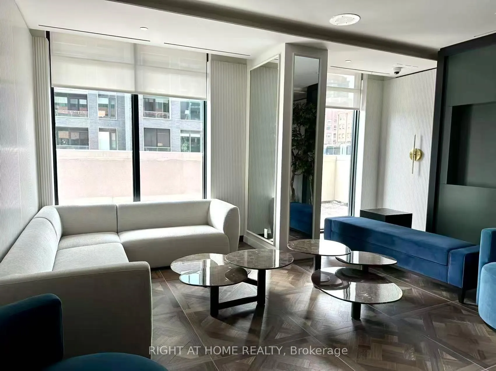 Photo 4 of Unit 3702, 180 Front Street E, Toronto, Moss Park — HOMEH