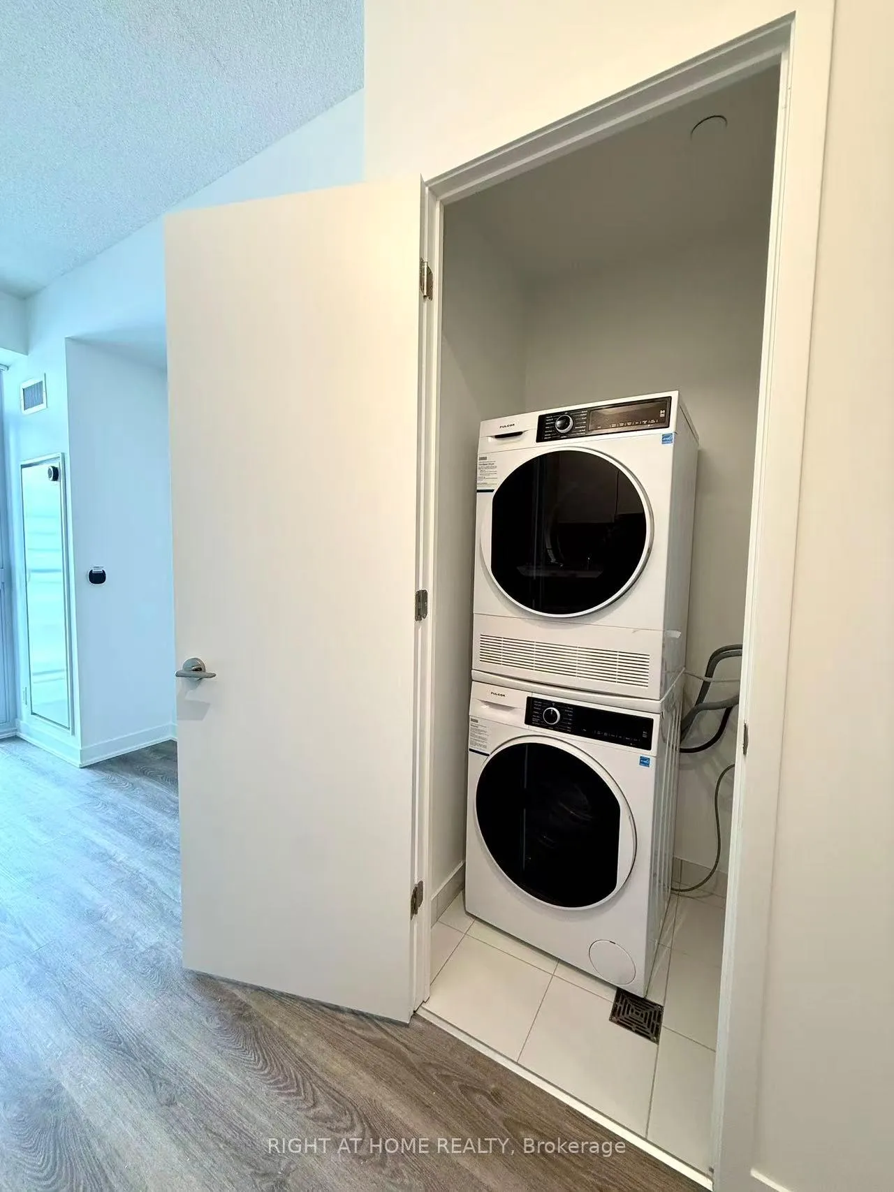 Photo 15 of Unit 3702, 180 Front Street E, Toronto, Moss Park — HOMEH