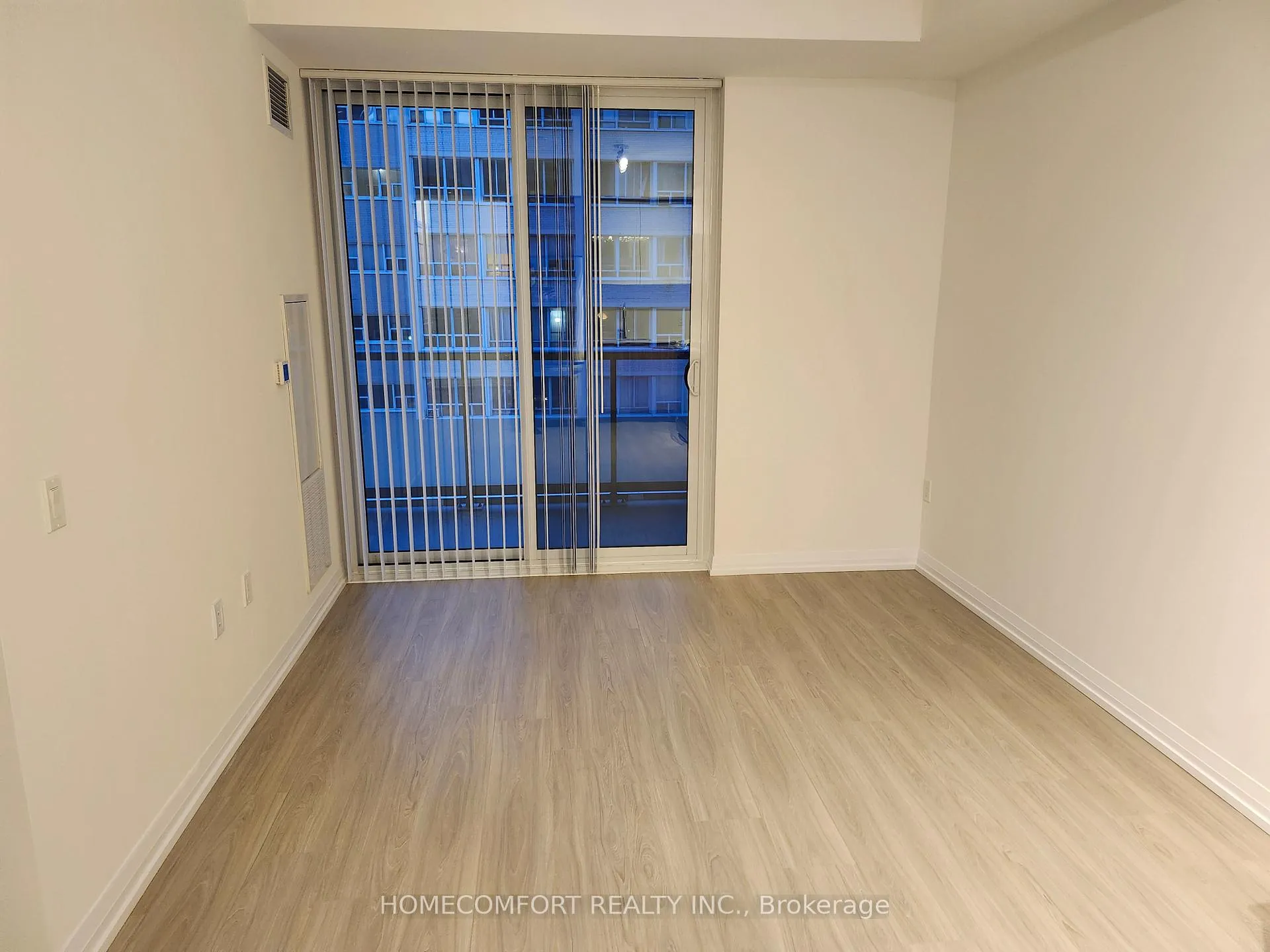 Photo 2 of Unit 1003, 25 Holly Street, Toronto, Mount Pleasant West — HOMEH