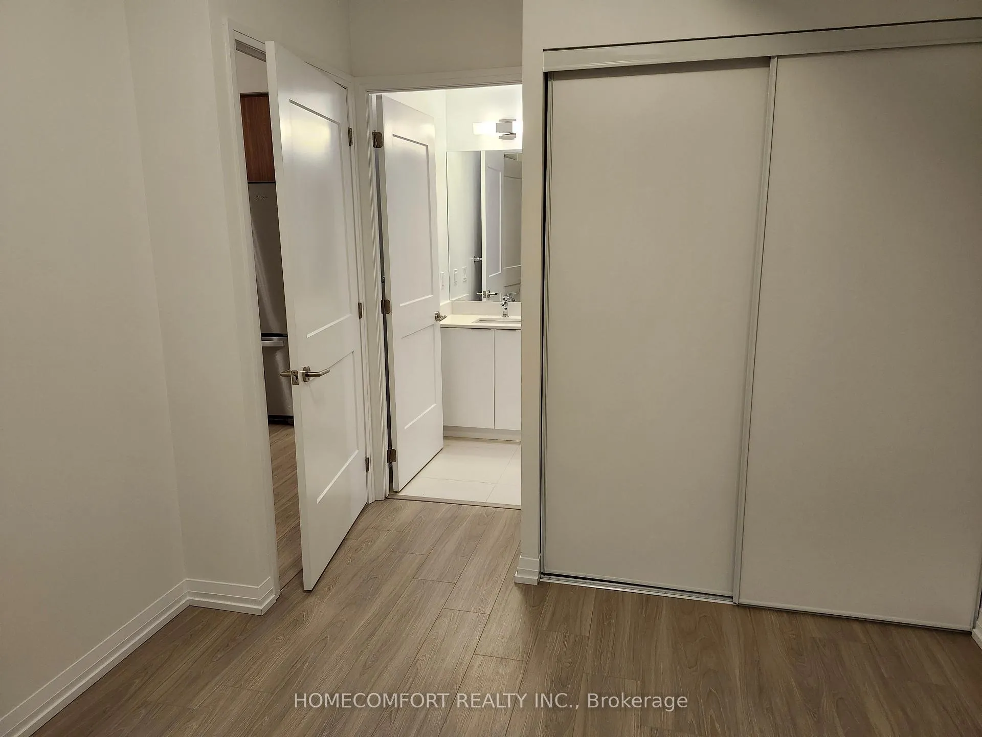 Photo 3 of Unit 1003, 25 Holly Street, Toronto, Mount Pleasant West — HOMEH