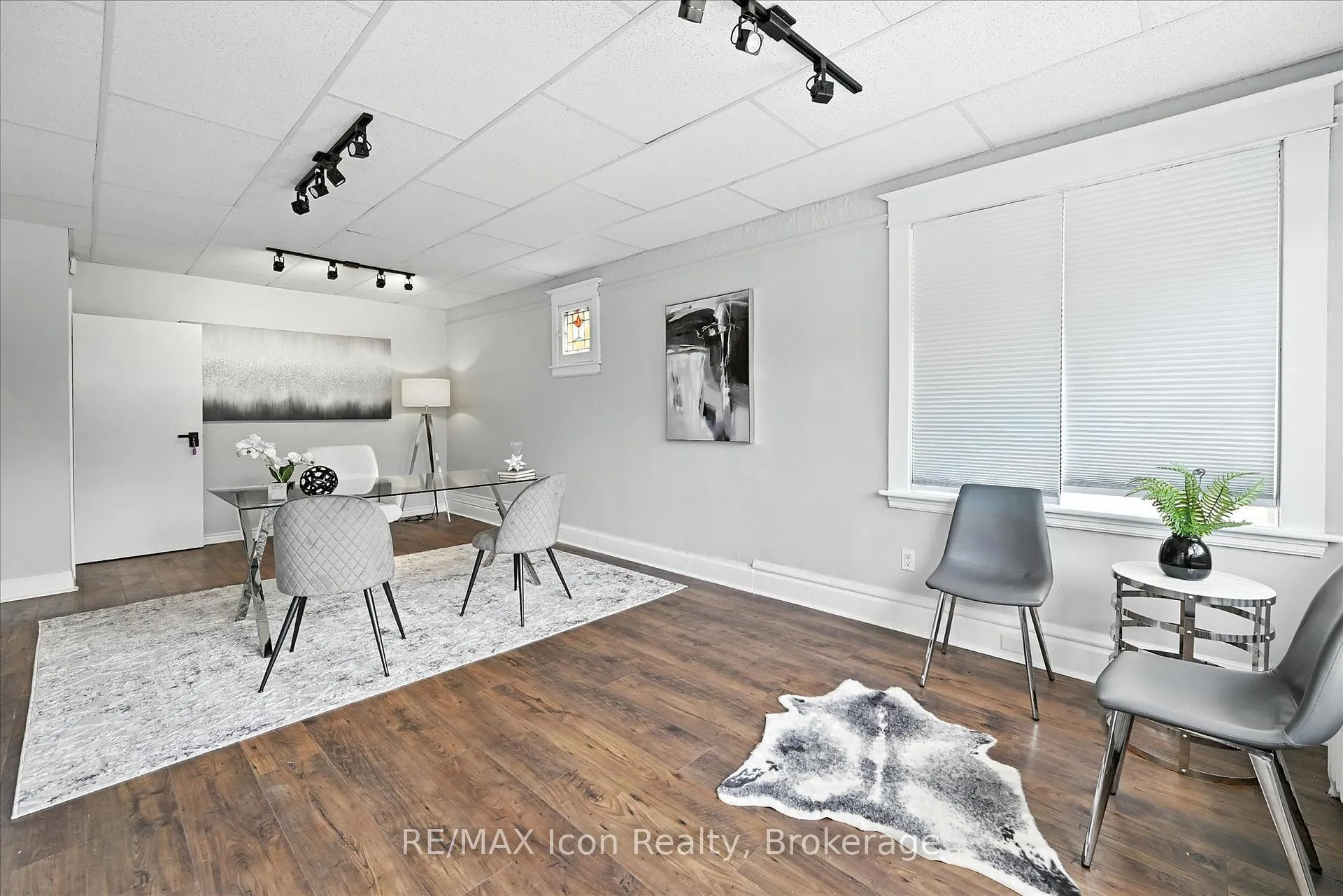 Photo 4 of 1047 Main Street E, Hamilton, Crown Point — HOMEH