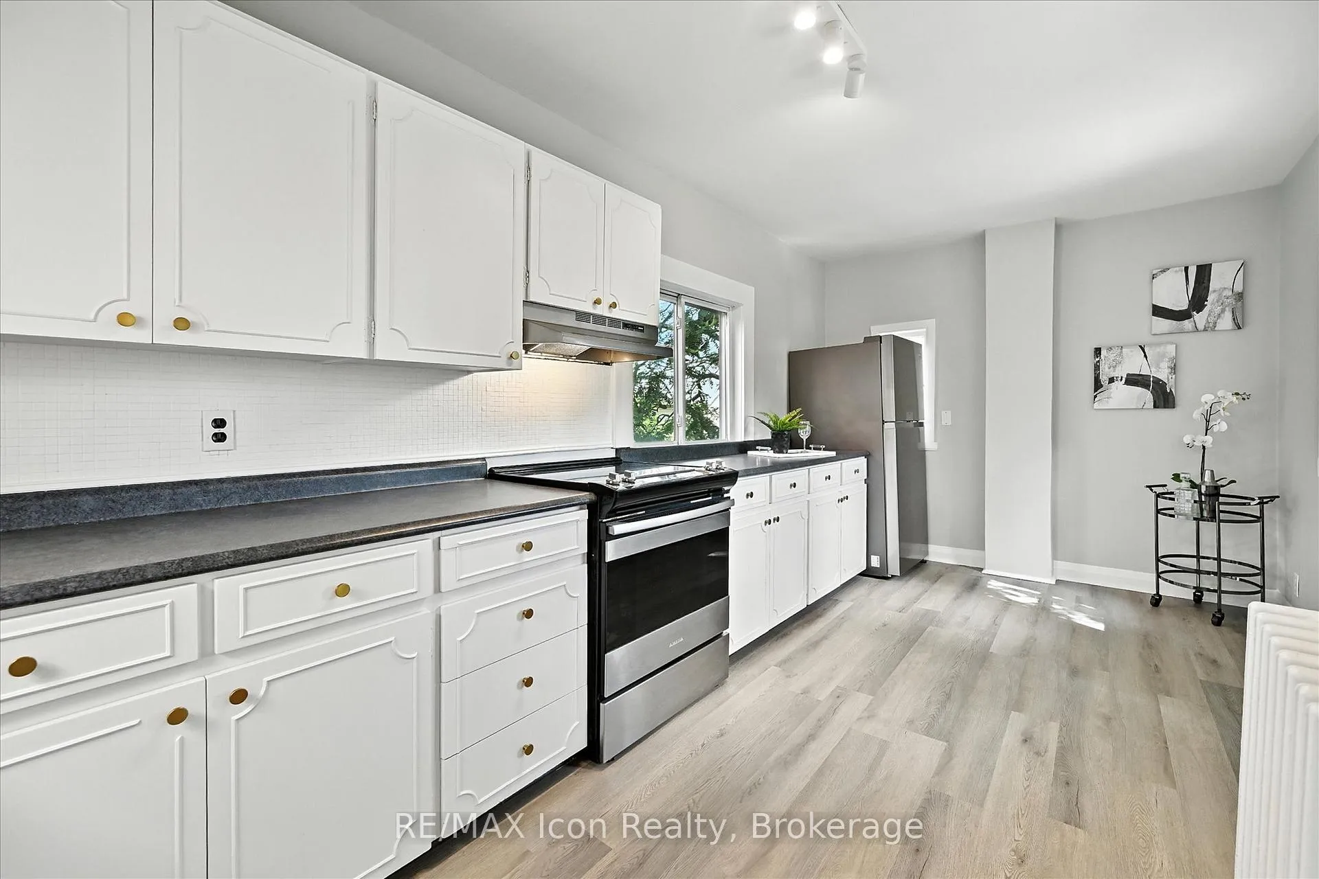 Photo 29 of 1047 Main Street E, Hamilton, Crown Point — HOMEH