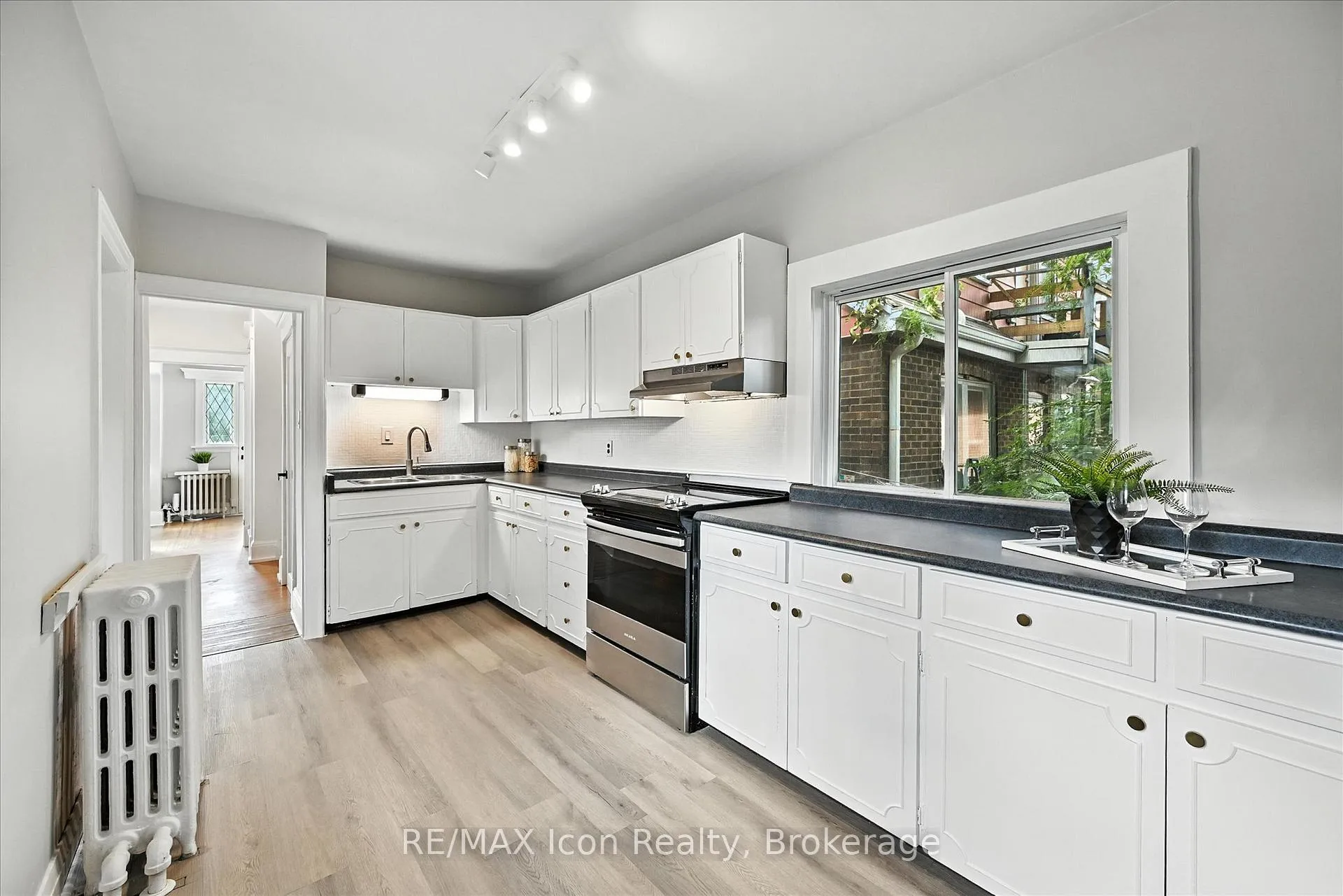 Photo 31 of 1047 Main Street E, Hamilton, Crown Point — HOMEH