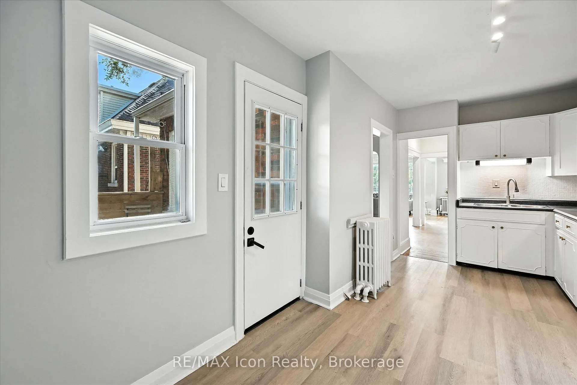 Photo 33 of 1047 Main Street E, Hamilton, Crown Point — HOMEH