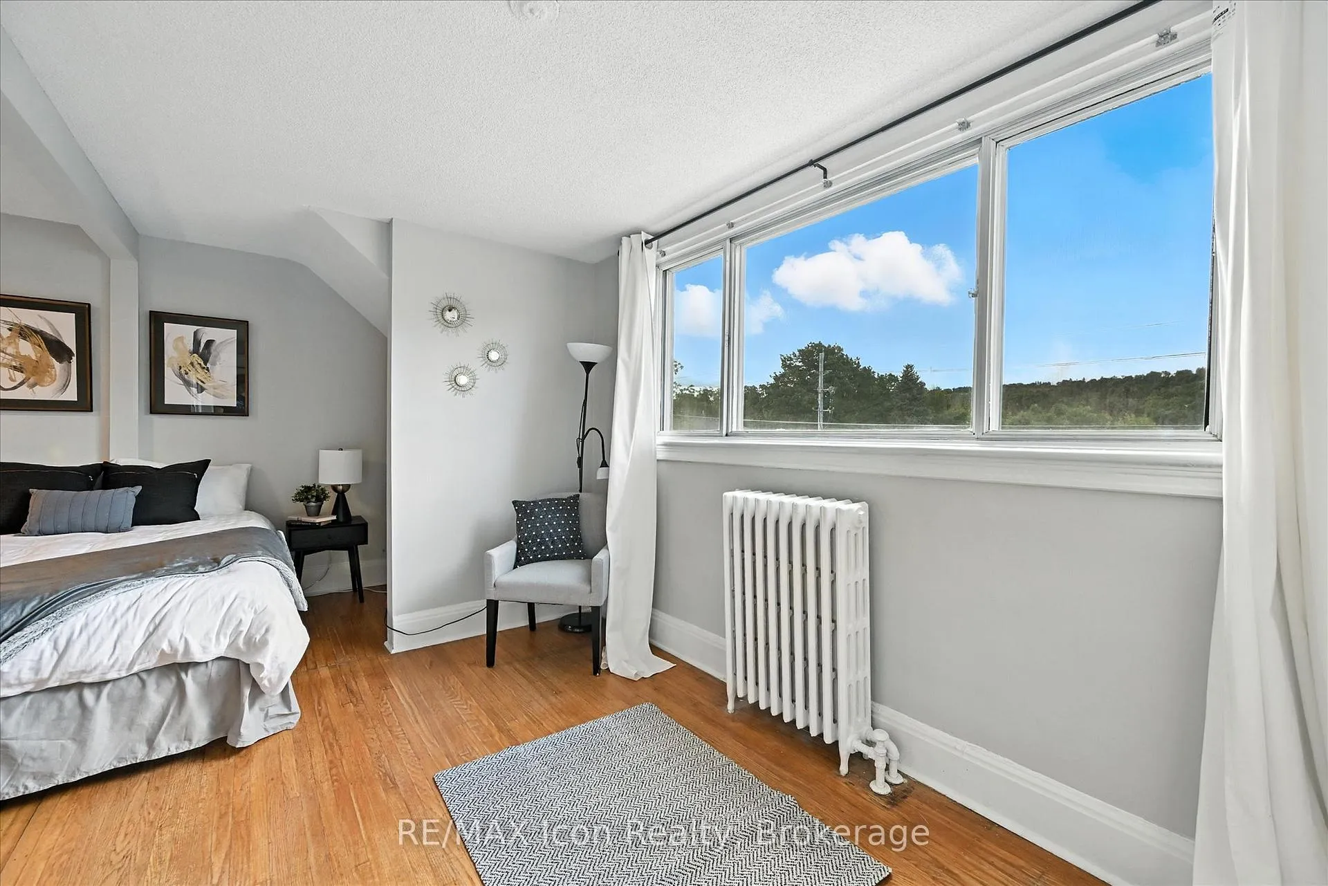 Photo 40 of 1047 Main Street E, Hamilton, Crown Point — HOMEH