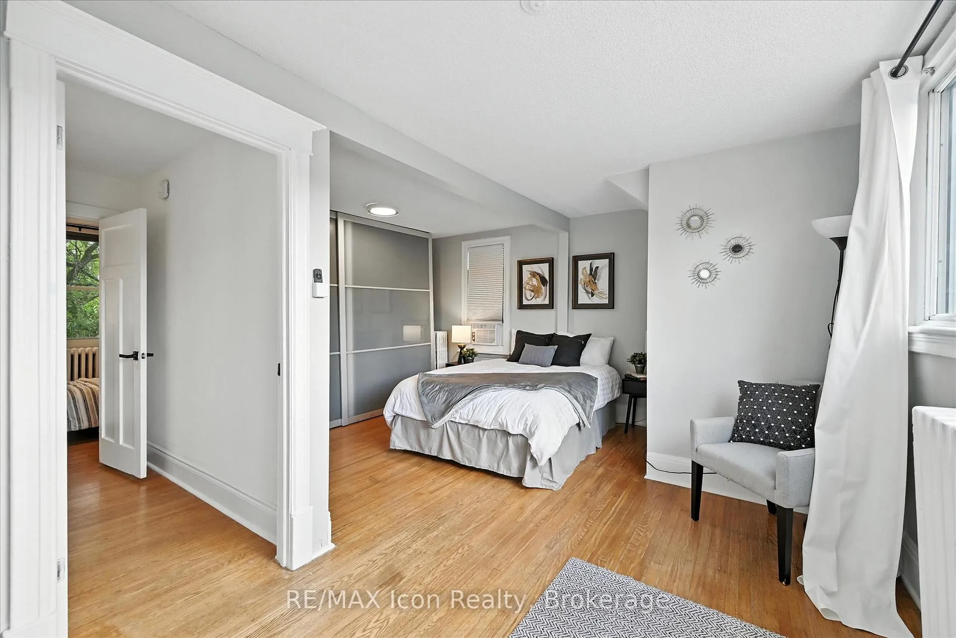 Photo 41 of 1047 Main Street E, Hamilton, Crown Point — HOMEH