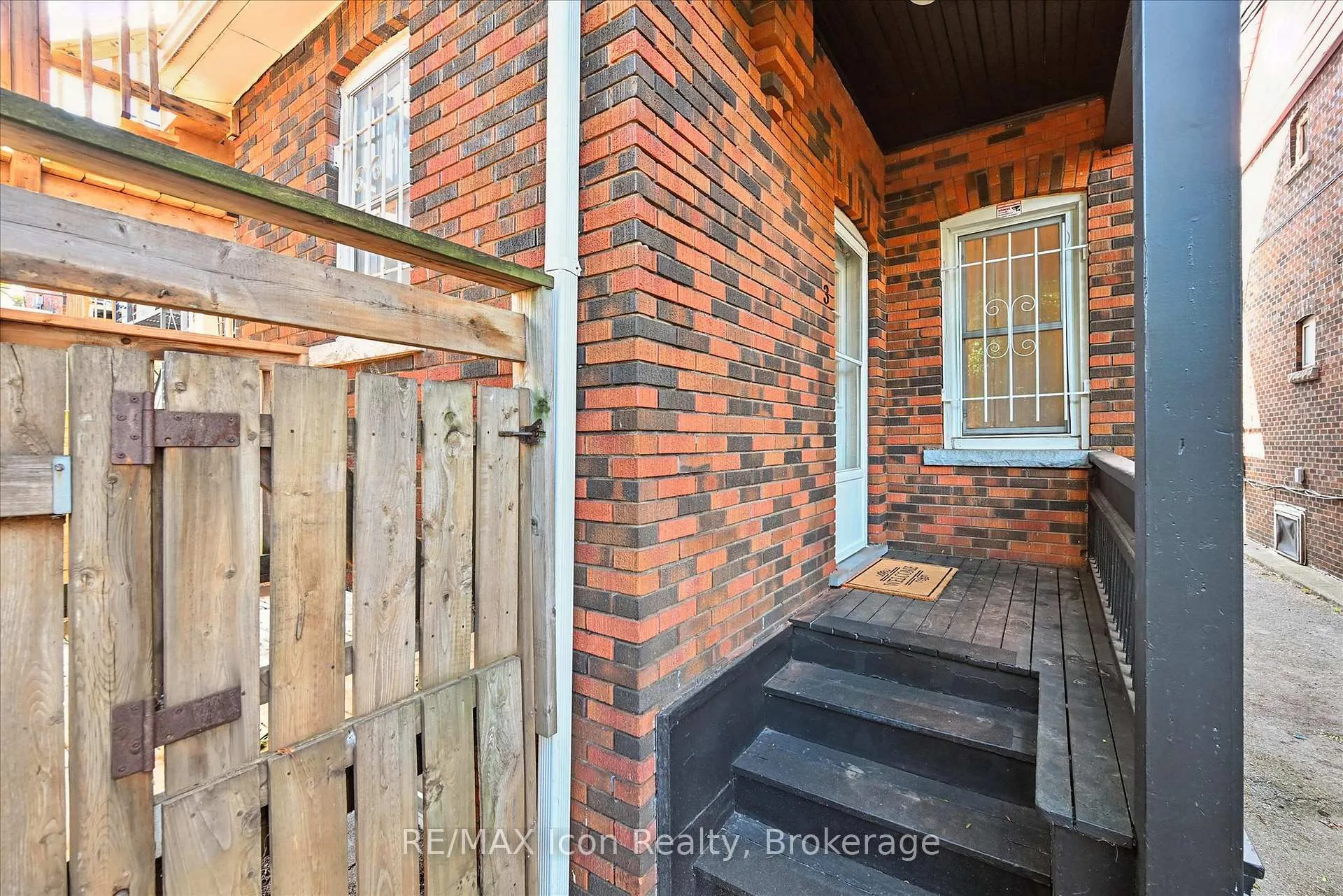 Photo 49 of 1047 Main Street E, Hamilton, Crown Point — HOMEH