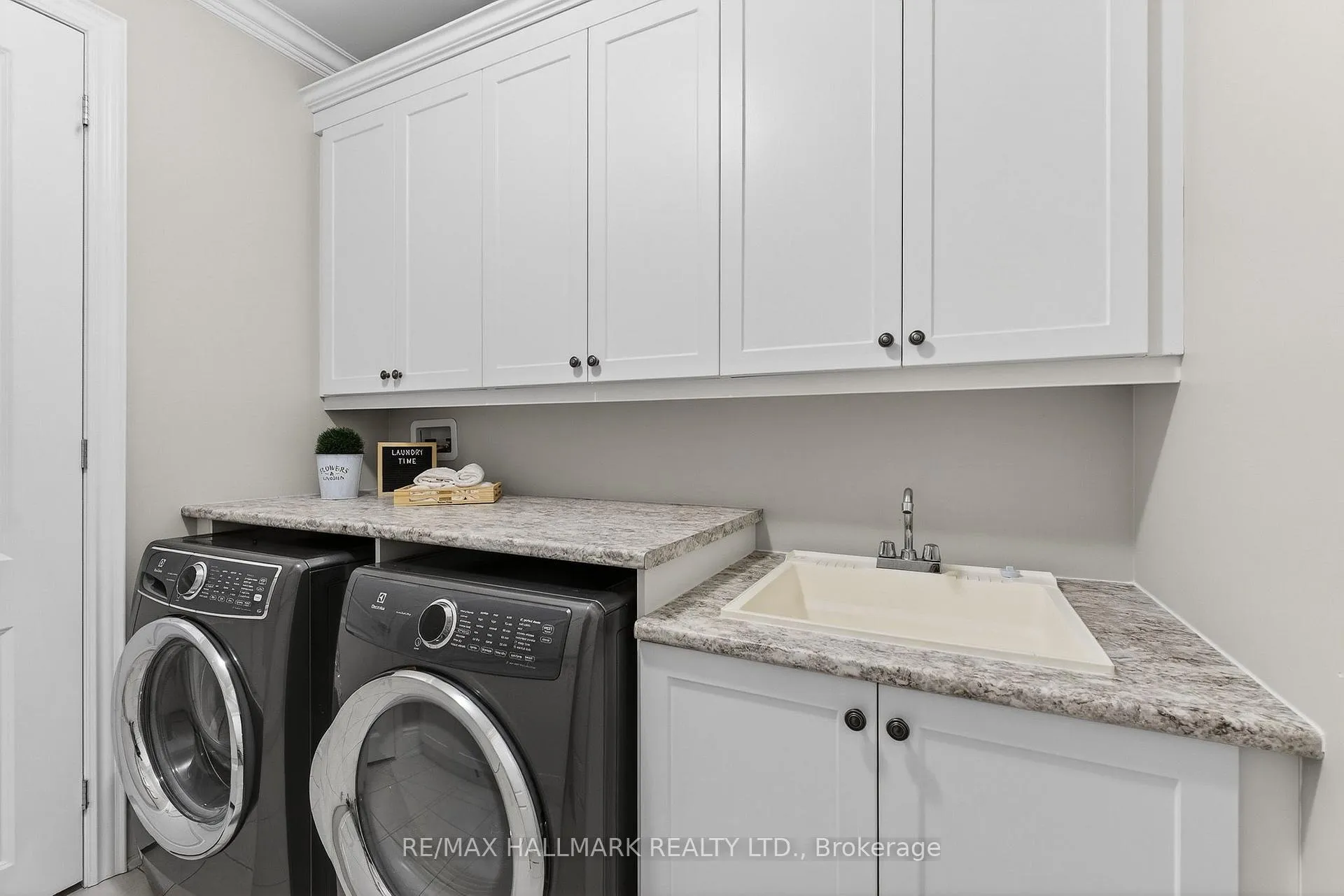 Photo 44 of 1 John Henry Street, Vaughan, Kleinburg — HOMEH