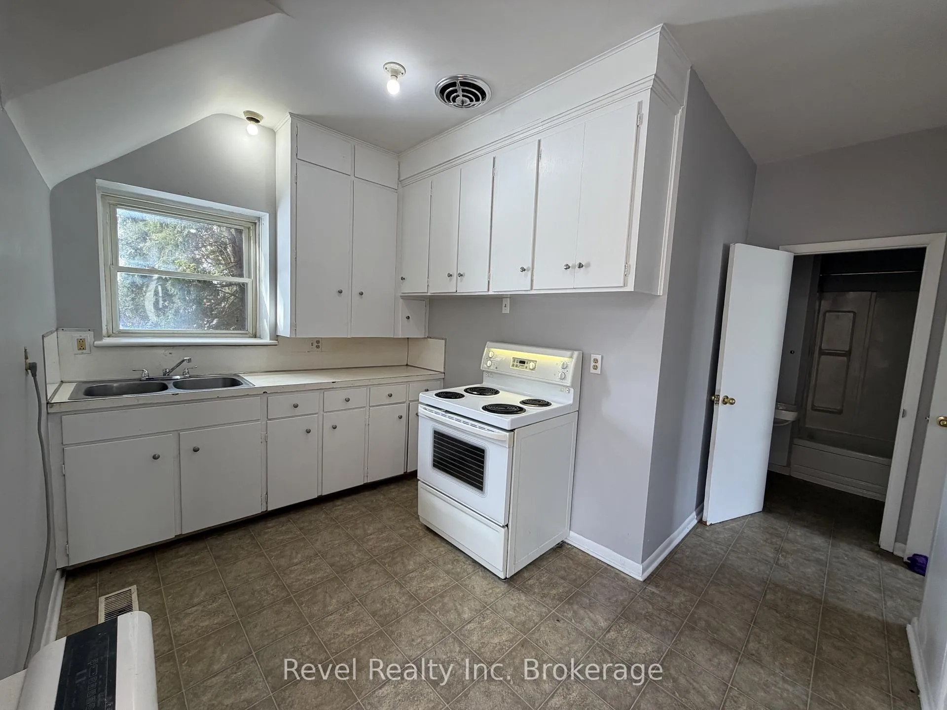 Photo 5 of Unit 1, 571 Ontario Street, Warwick, Watford — HOMEH