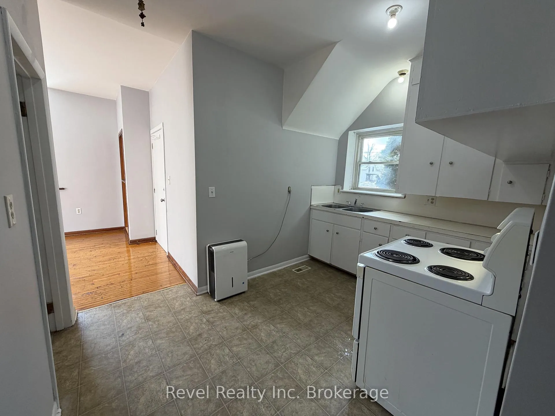 Photo 6 of Unit 1, 571 Ontario Street, Warwick, Watford — HOMEH