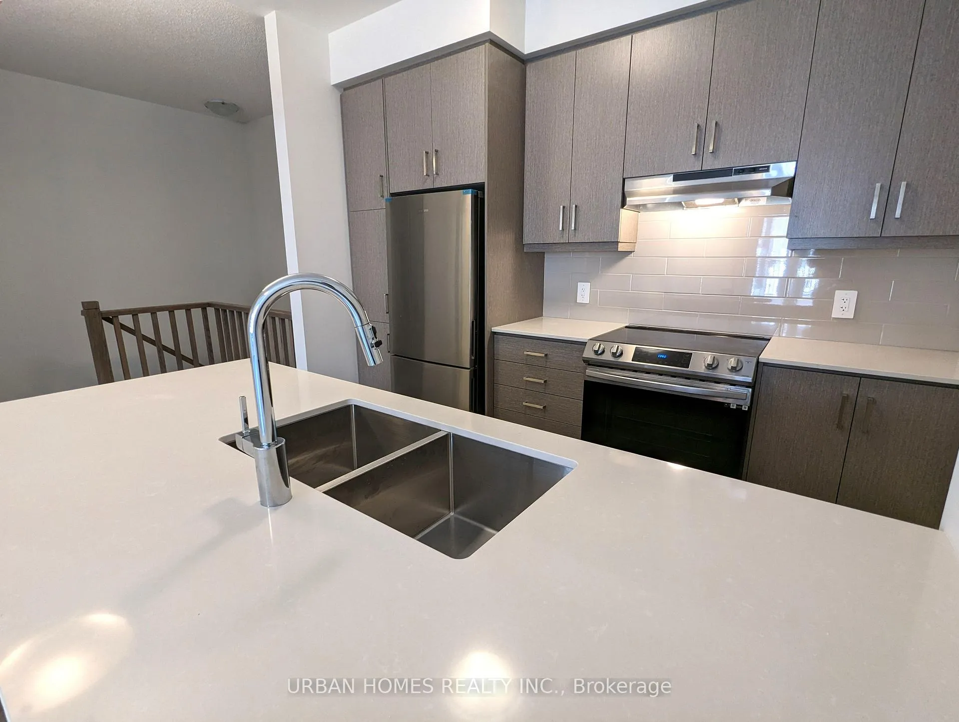 Photo 1 of Unit 28, 21 Honeycrisp Crescent, Vaughan, Vaughan Corporate Centre — HOMEH