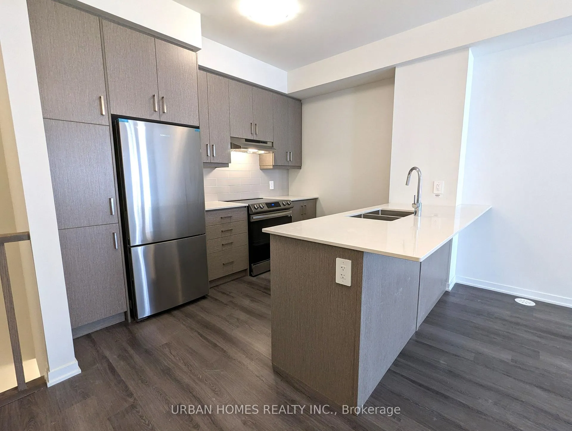 Photo 2 of Unit 28, 21 Honeycrisp Crescent, Vaughan, Vaughan Corporate Centre — HOMEH