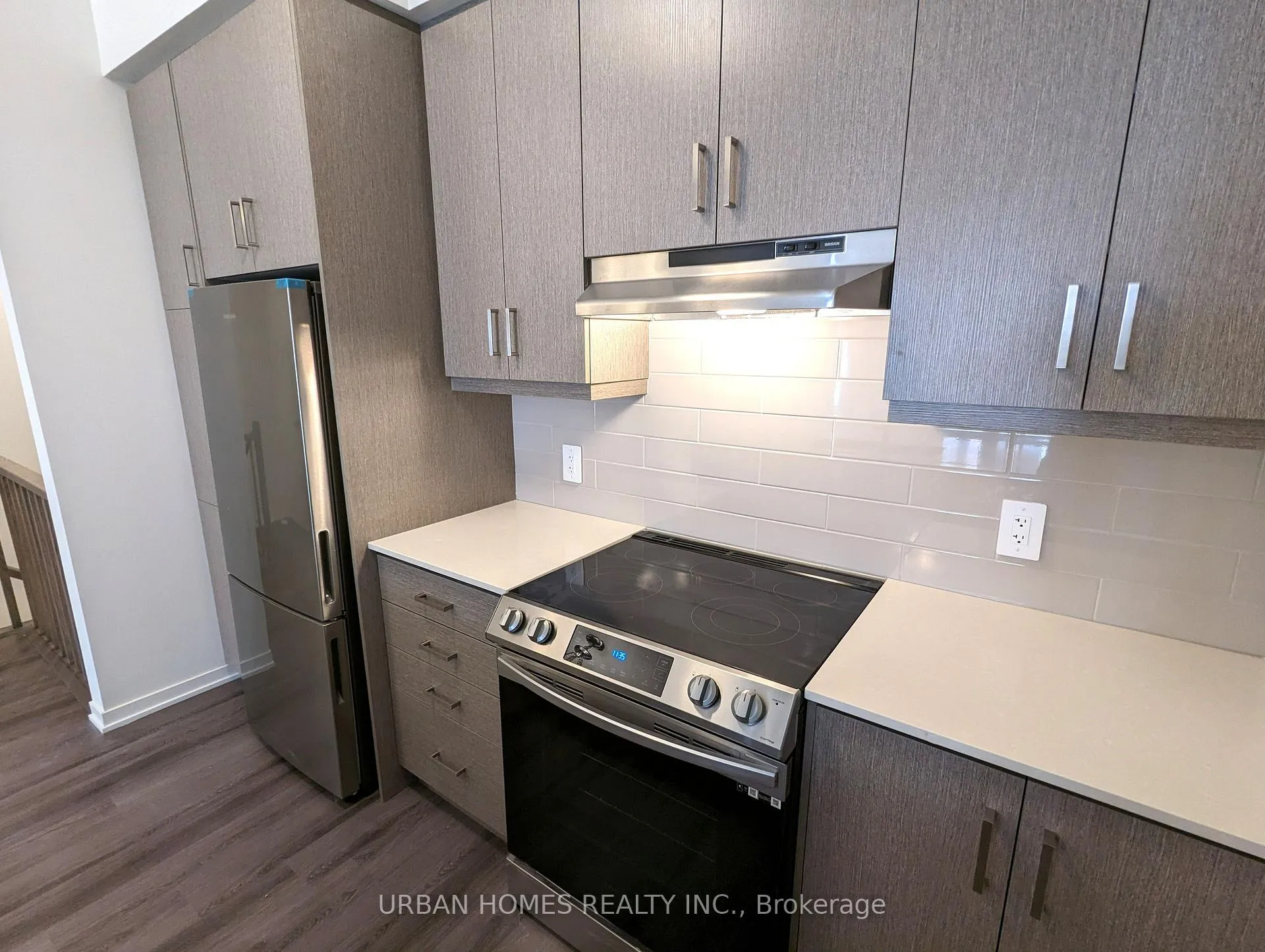 Photo 5 of Unit 28, 21 Honeycrisp Crescent, Vaughan, Vaughan Corporate Centre — HOMEH