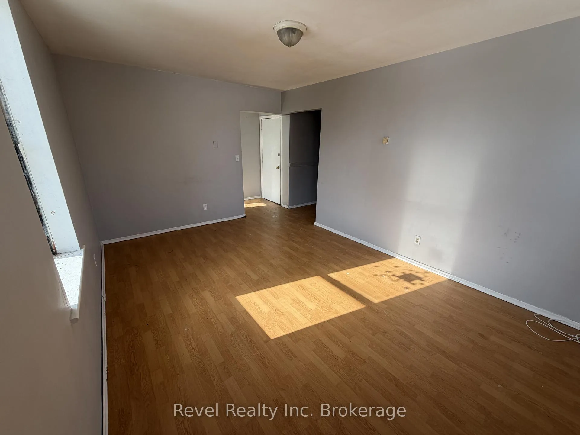 Photo 2 of Unit 2, 571 Ontario Street, Warwick, Watford — HOMEH