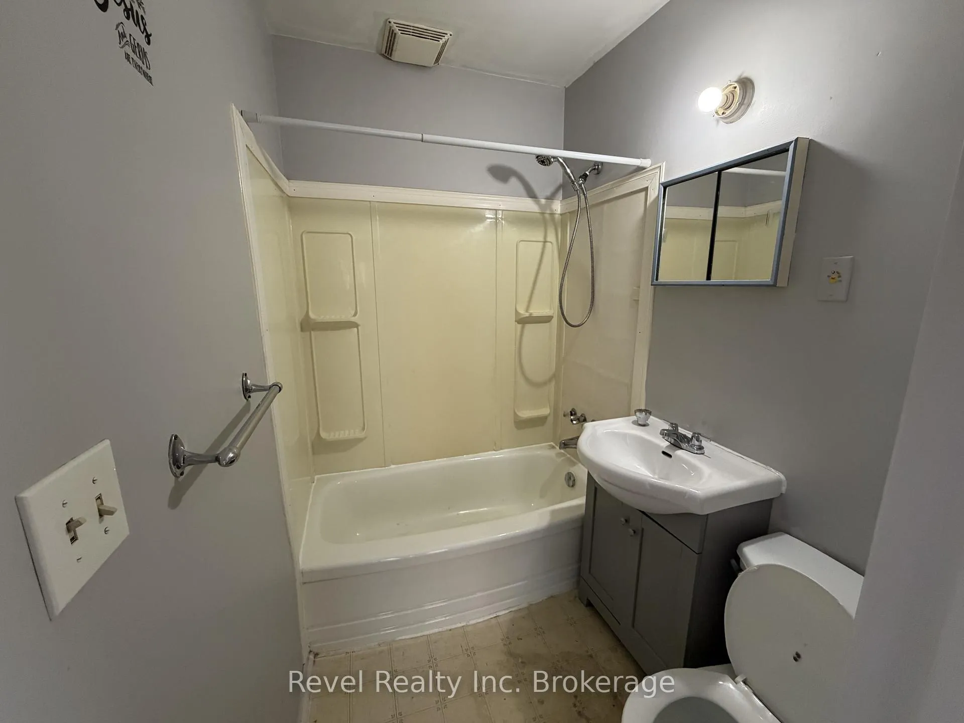 Photo 10 of Unit 2, 571 Ontario Street, Warwick, Watford — HOMEH