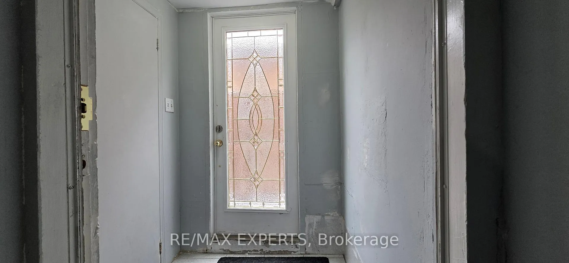 Photo 4 of 8 Waterfall Road, Vaughan, East Woodbridge — HOMEH