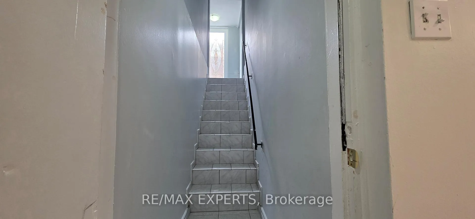 Photo 5 of 8 Waterfall Road, Vaughan, East Woodbridge — HOMEH