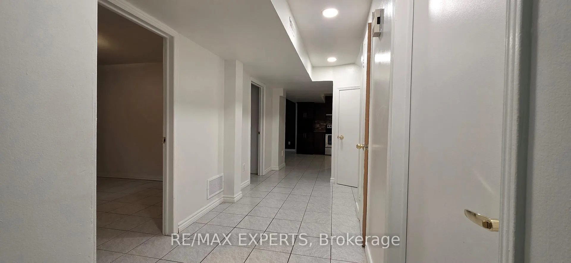 Photo 6 of 8 Waterfall Road, Vaughan, East Woodbridge — HOMEH