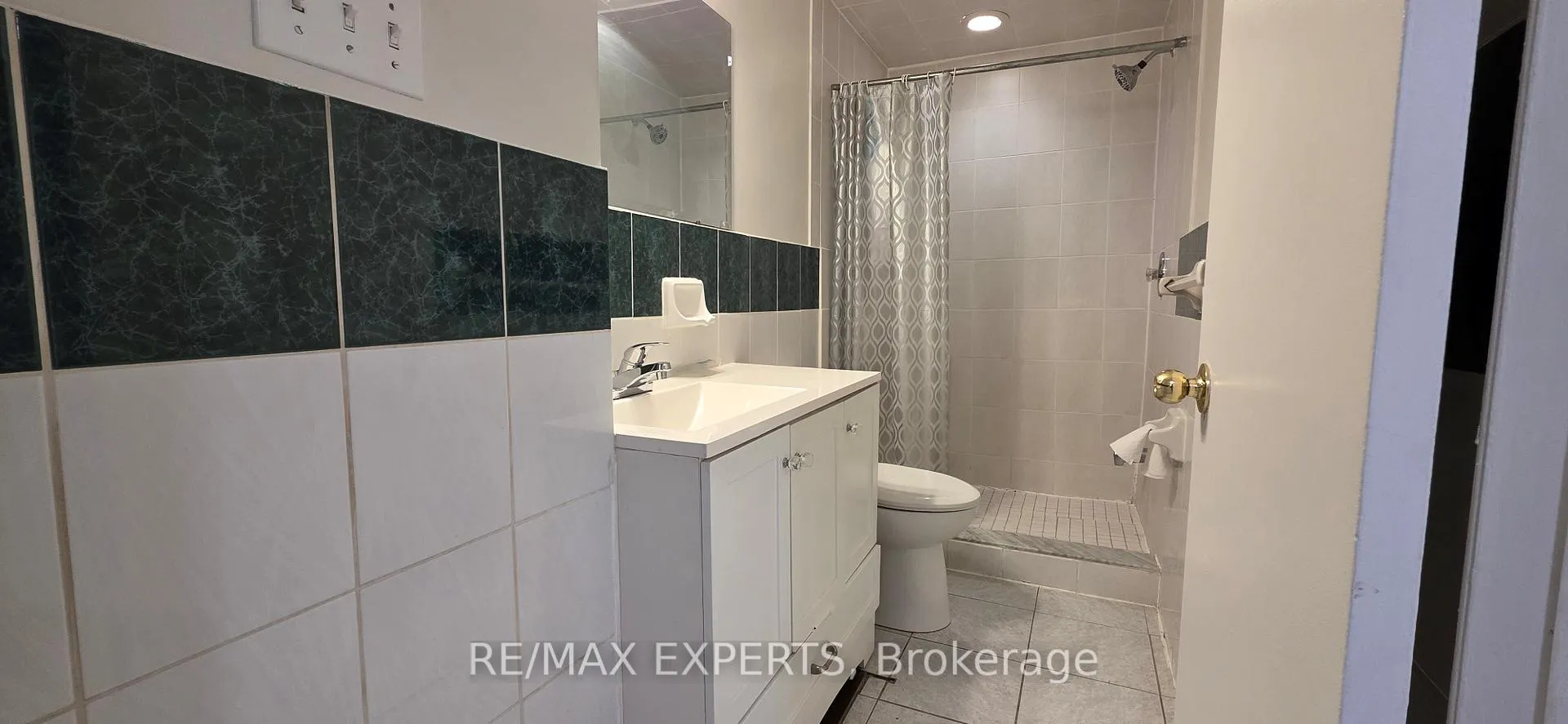 Photo 7 of 8 Waterfall Road, Vaughan, East Woodbridge — HOMEH