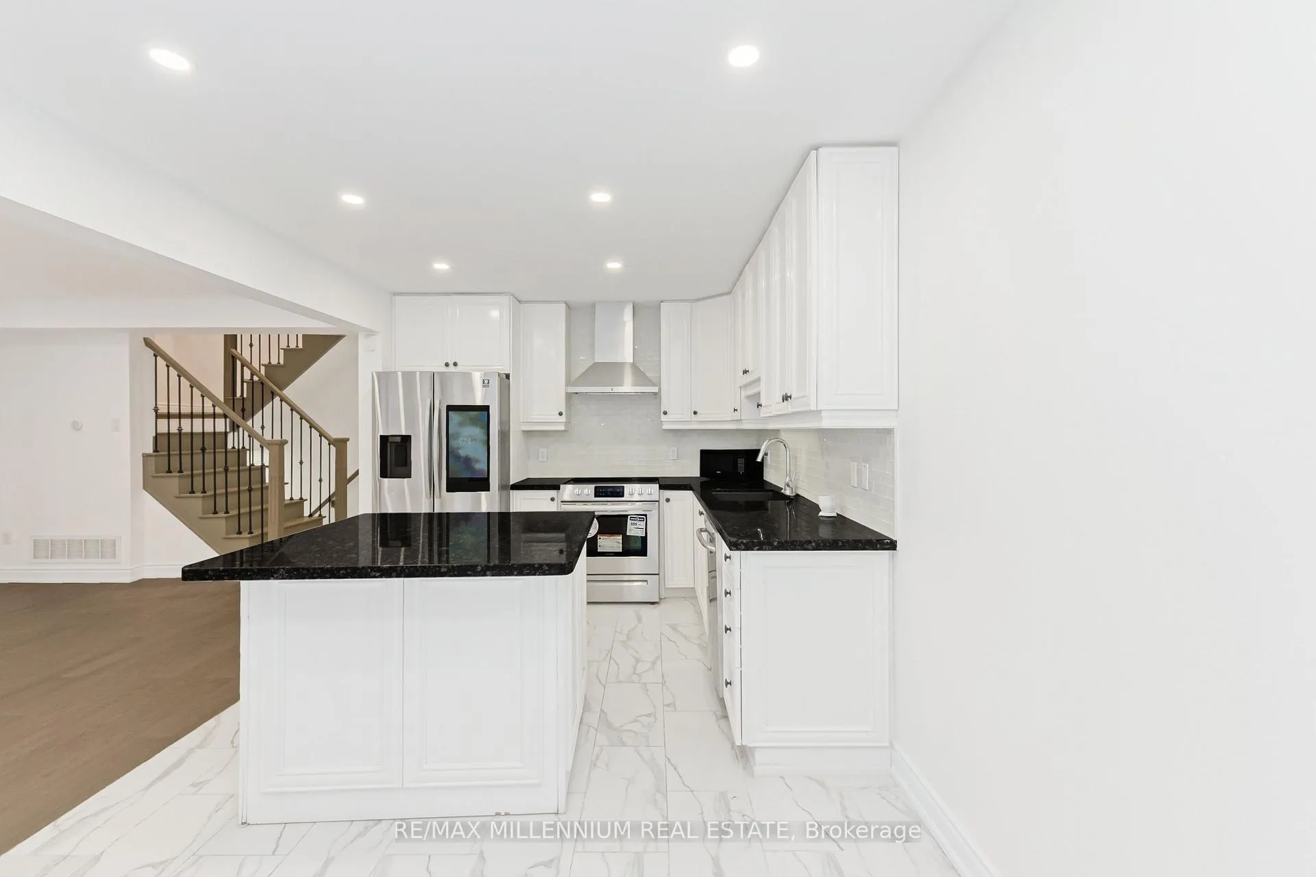 Photo 11 of 5 Haverty Trail, Brampton, Northwest Brampton — HOMEH