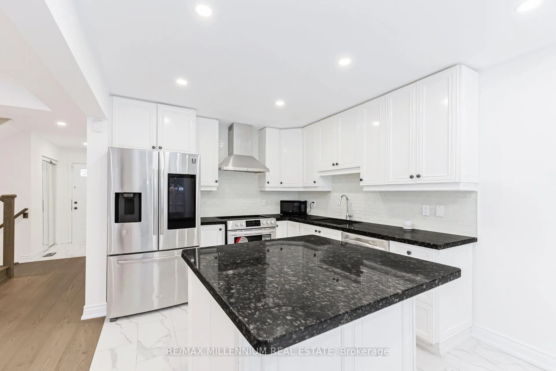 Photo 13 of 5 Haverty Trail, Brampton, Northwest Brampton — HOMEH
