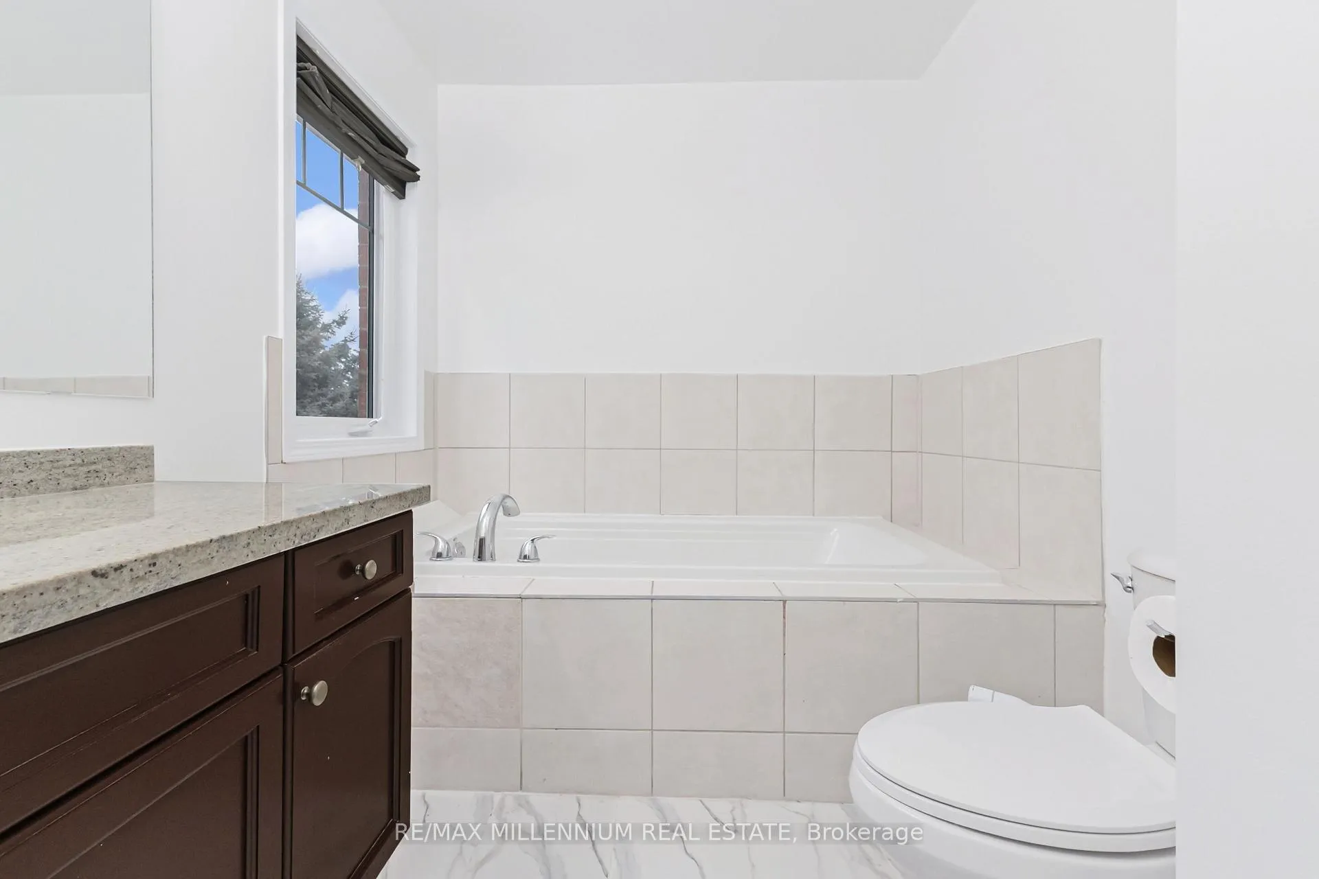 Photo 22 of 5 Haverty Trail, Brampton, Northwest Brampton — HOMEH