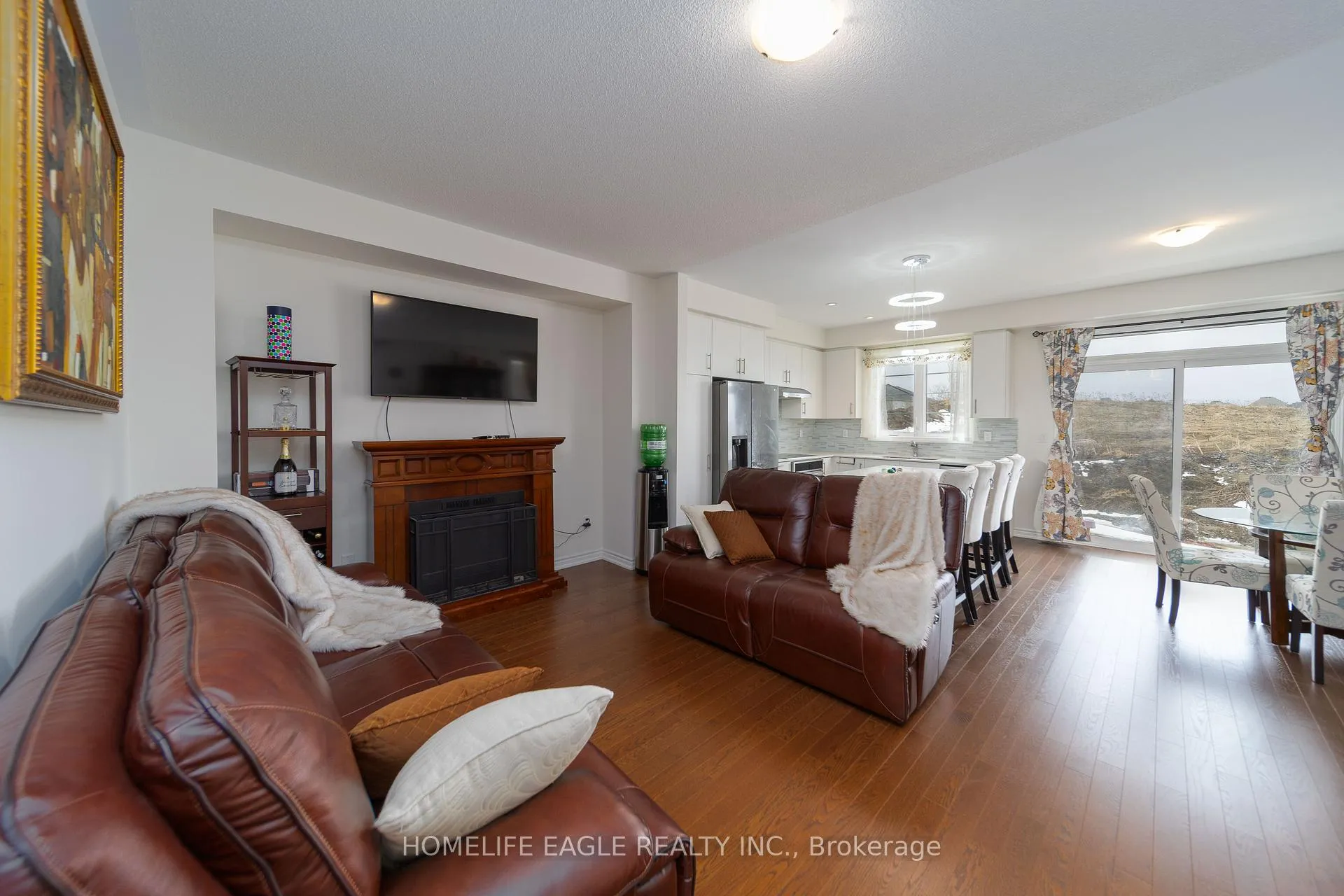 Photo 2 of 80 Phoenix Boulevard, Barrie, Rural Barrie Southeast — HOMEH